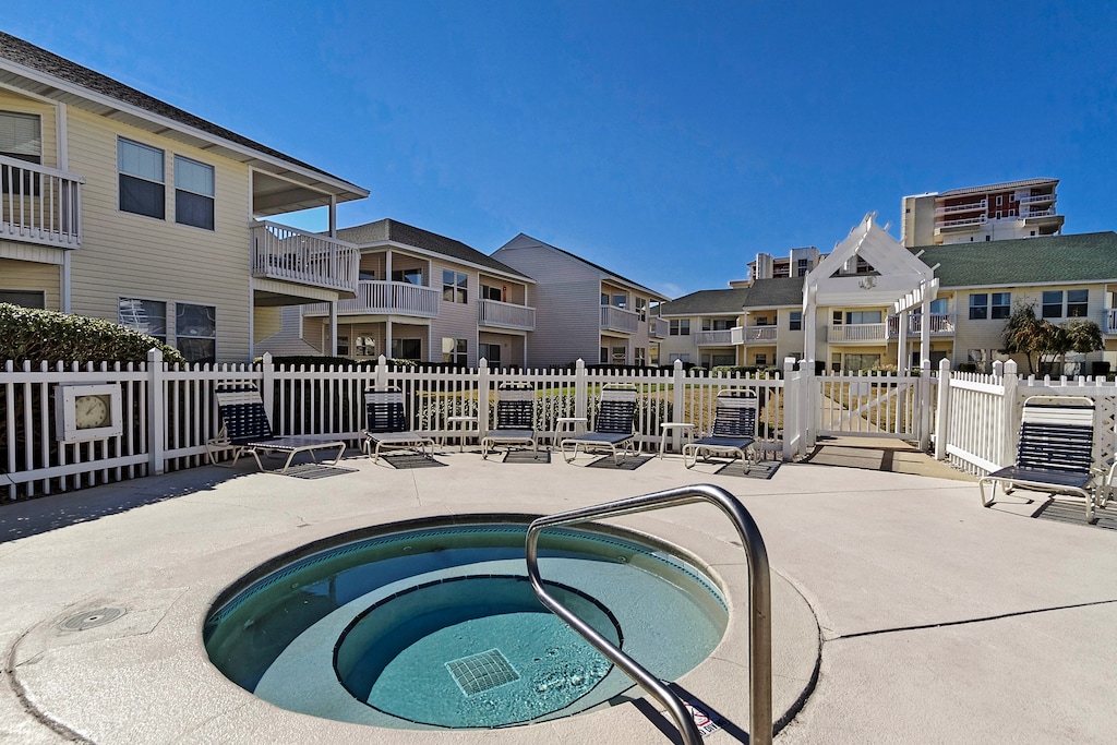 Hot Tub at Sandpiper Cove 