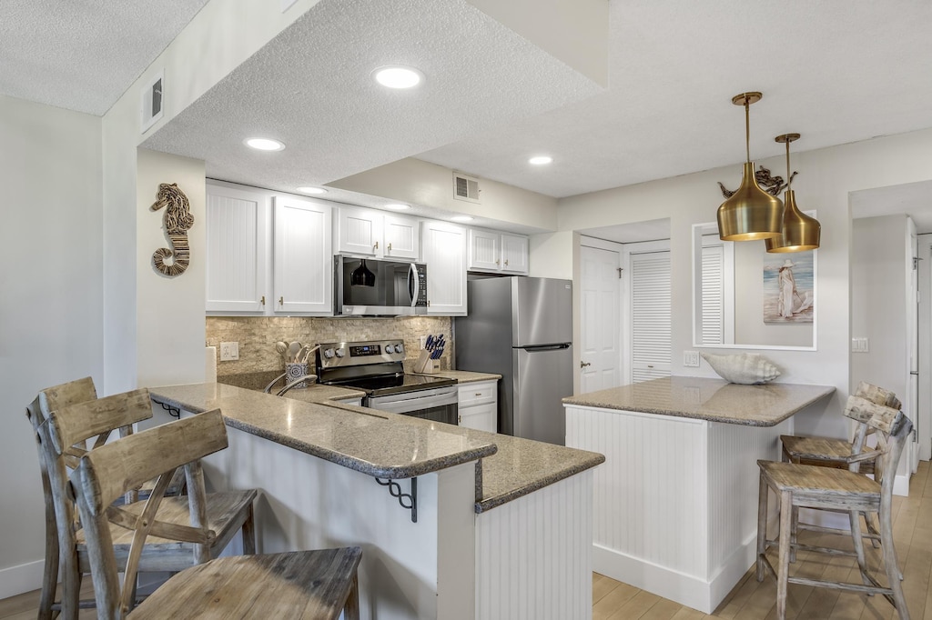 Kitchen Breakfast Bar