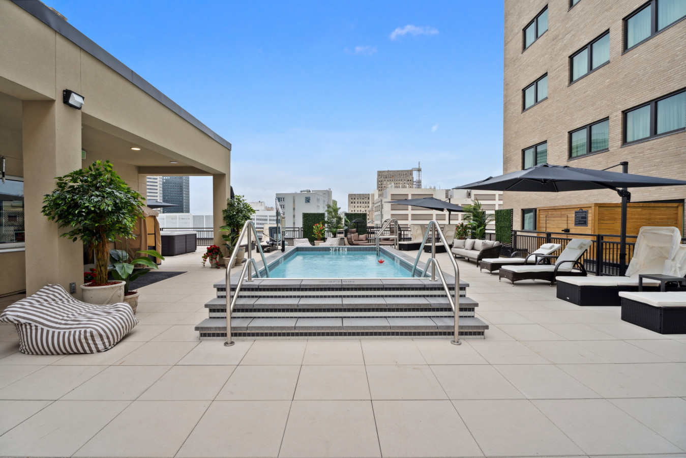 Property Image 2 - Perfect Fall Getaway! Rooftop Pool & Hot Tub Acc