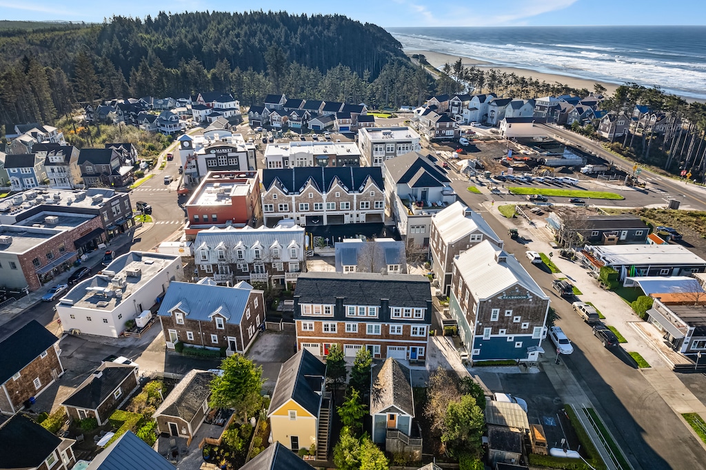 After Dune Delight (center of image), steps to downtown