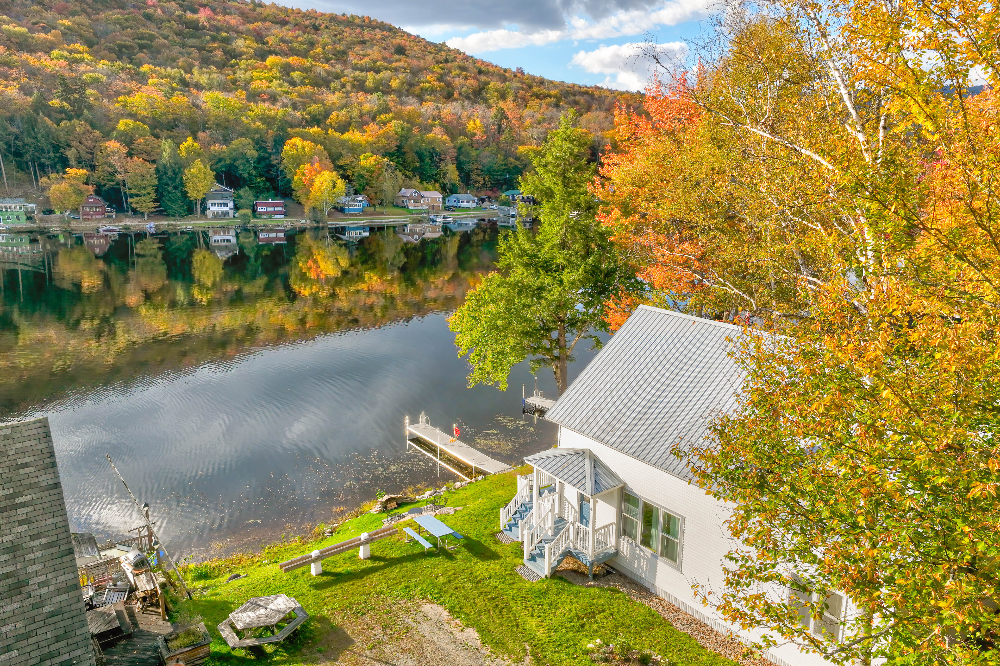 Property Image 2 - Peaceful Stark Cottage w/ Deck on South Ponds!