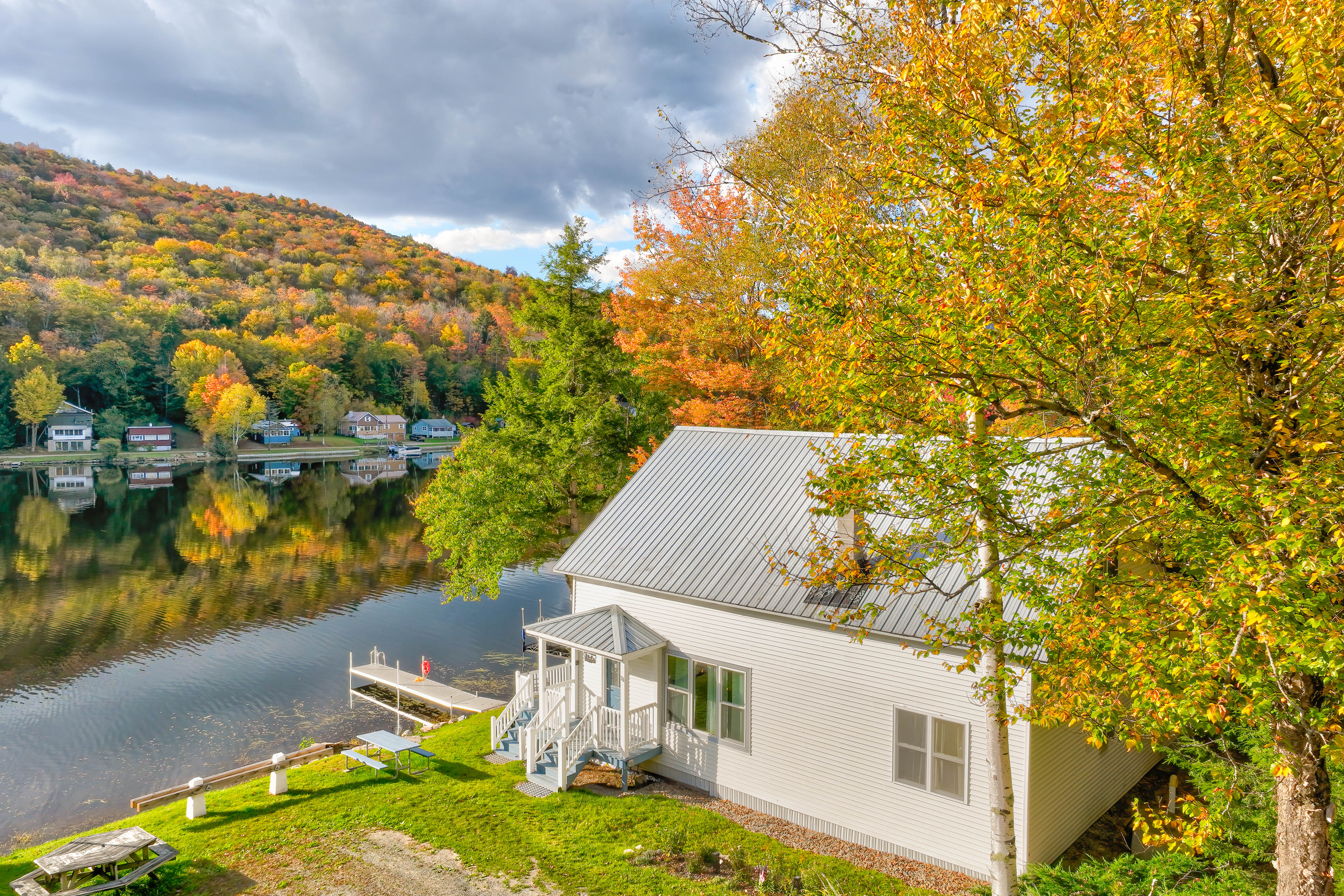 Property Image 1 - Peaceful Stark Cottage w/ Deck on South Ponds!