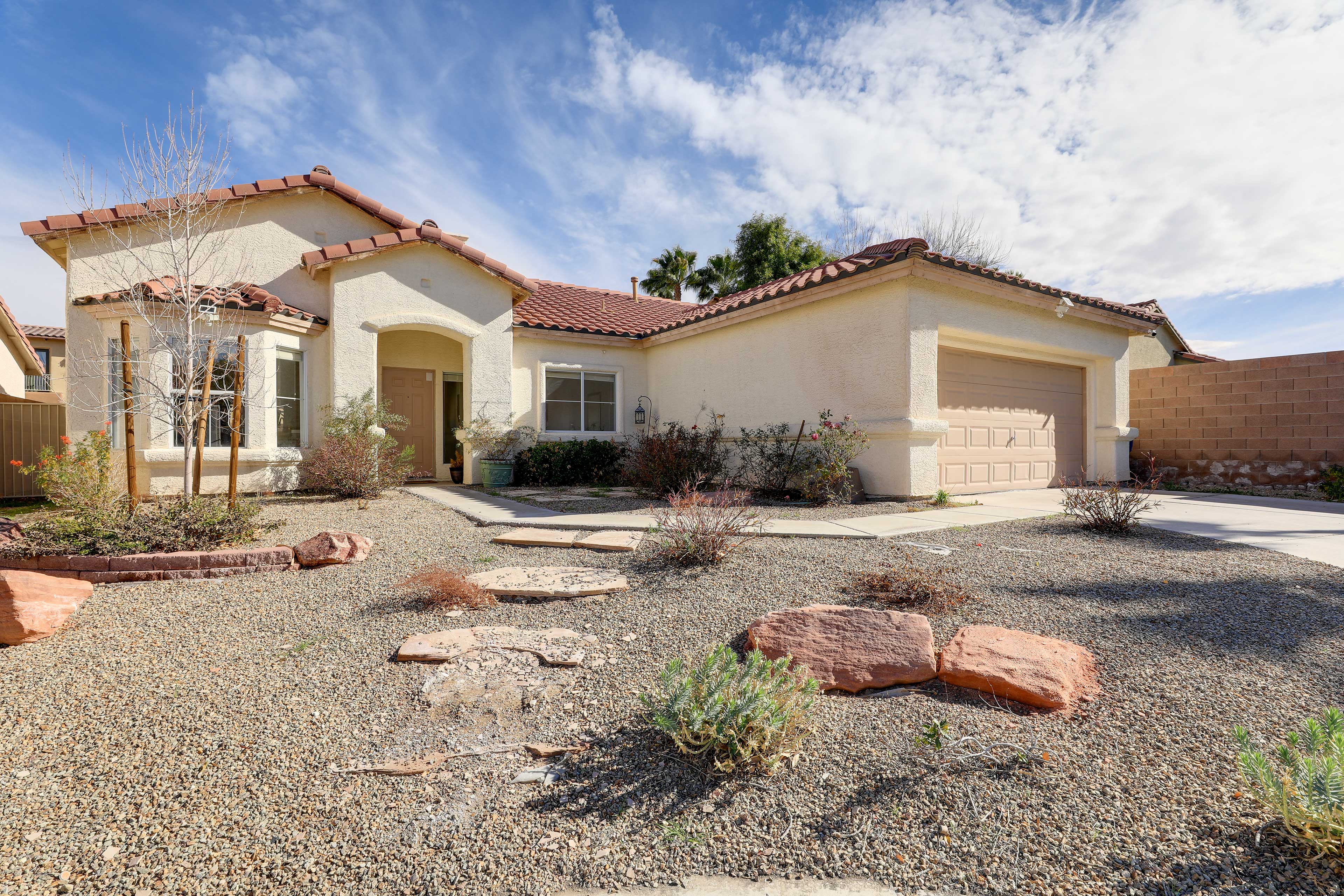 Property Image 2 - Spacious Las Vegas Home w/ Private Pool + Hot Tub