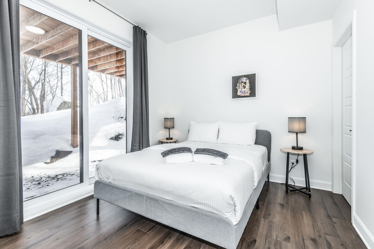 Luxurious Villa Tremblant 4 Bdrs w/ Hot Tub