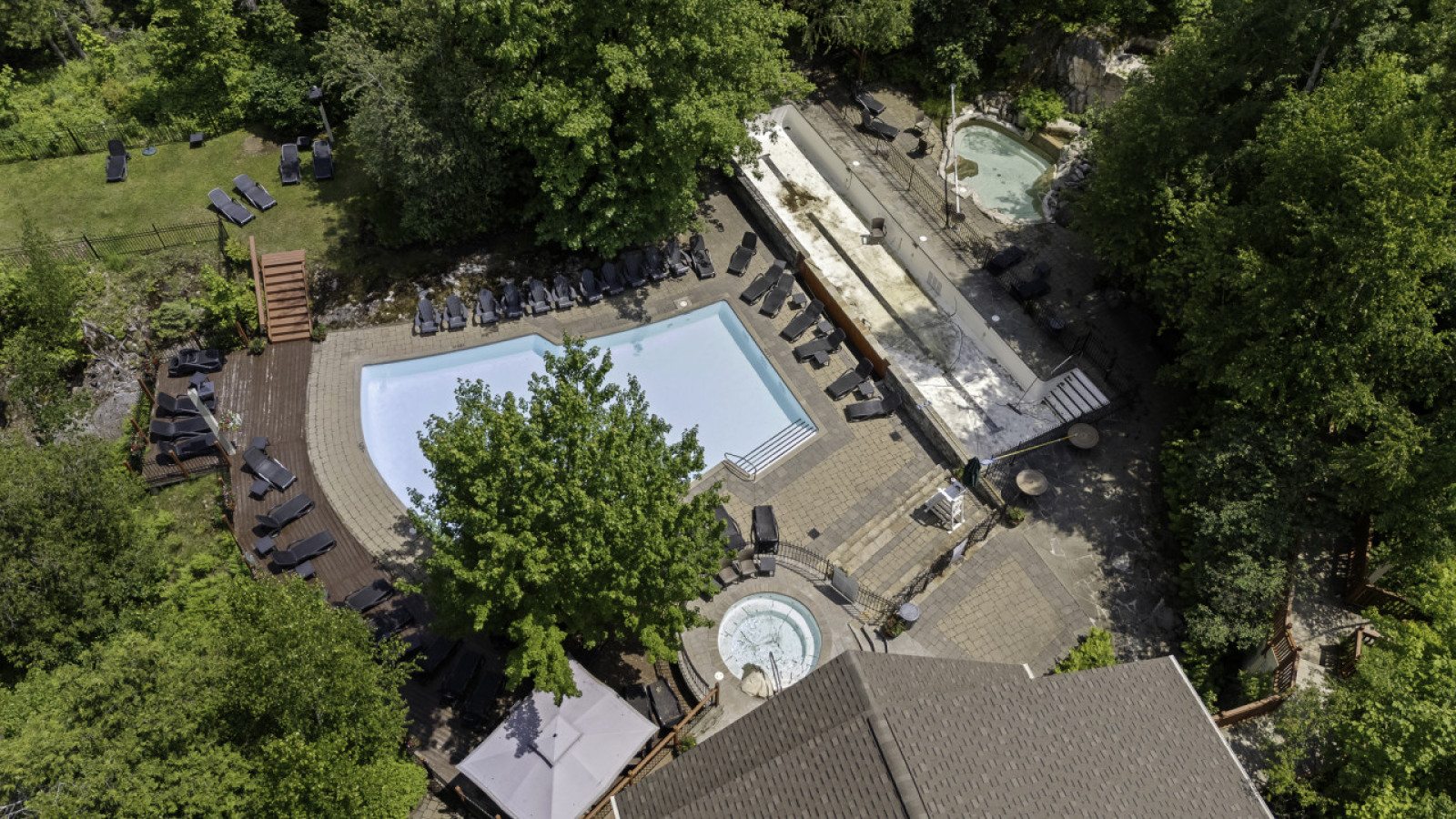 Les Manoirs 3Bdrs w/ Pool & HotTub near Village