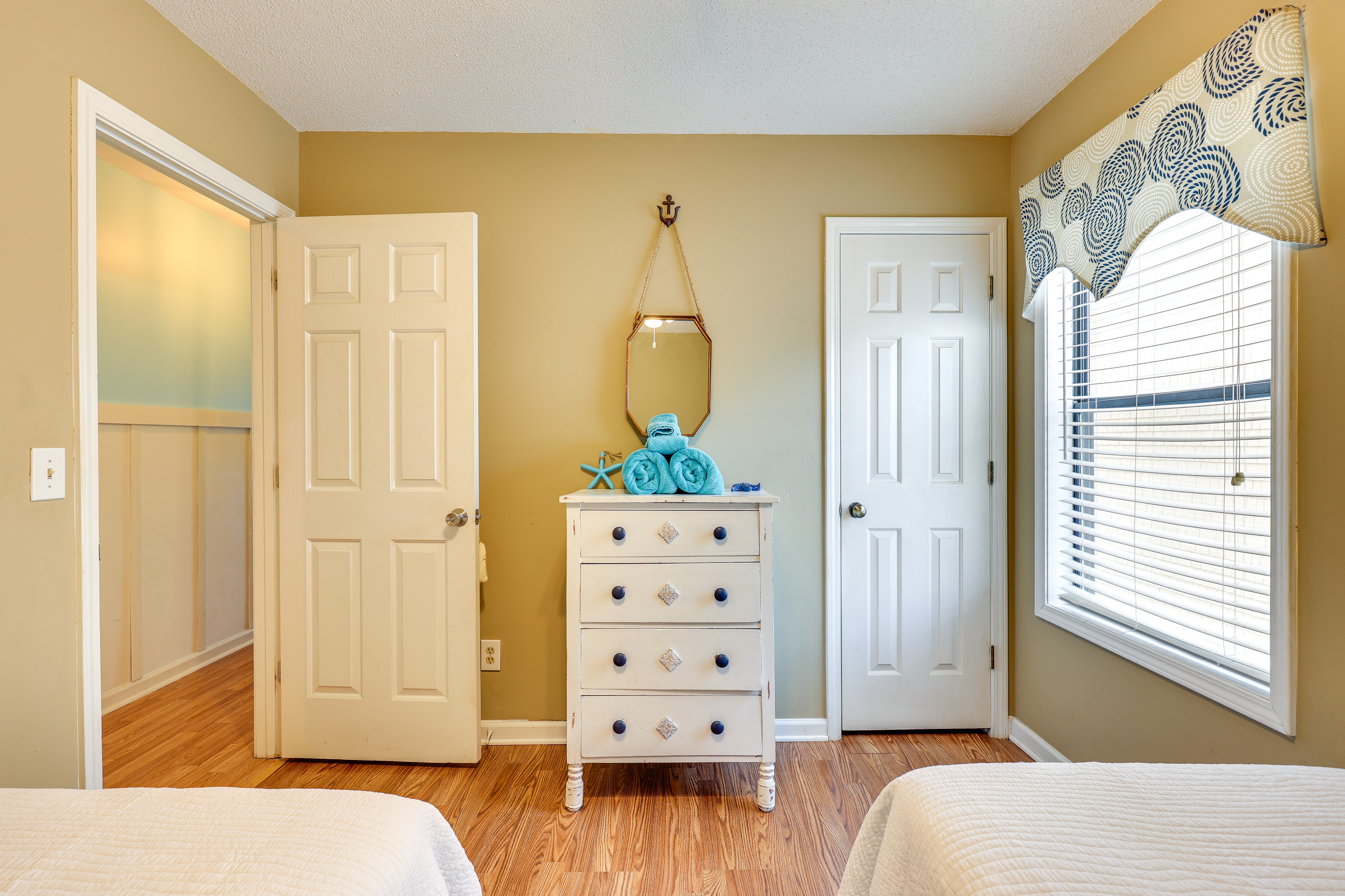 Carolina Beach Condo w/ Balcony: Walk to the Ocean