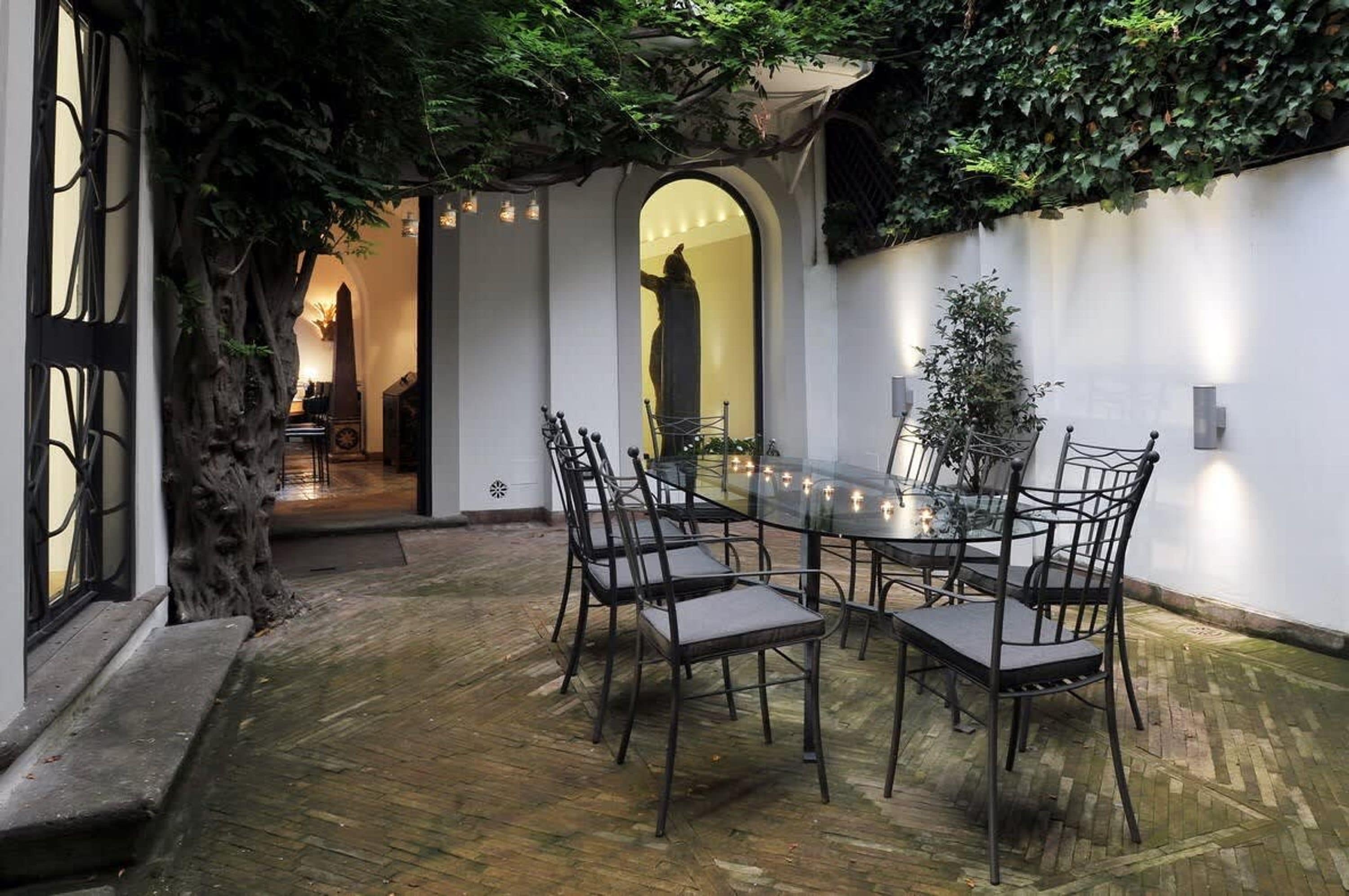 La Palazzina Santa Dorotea  Splendid Rome Townhouse with Courtyard Garden