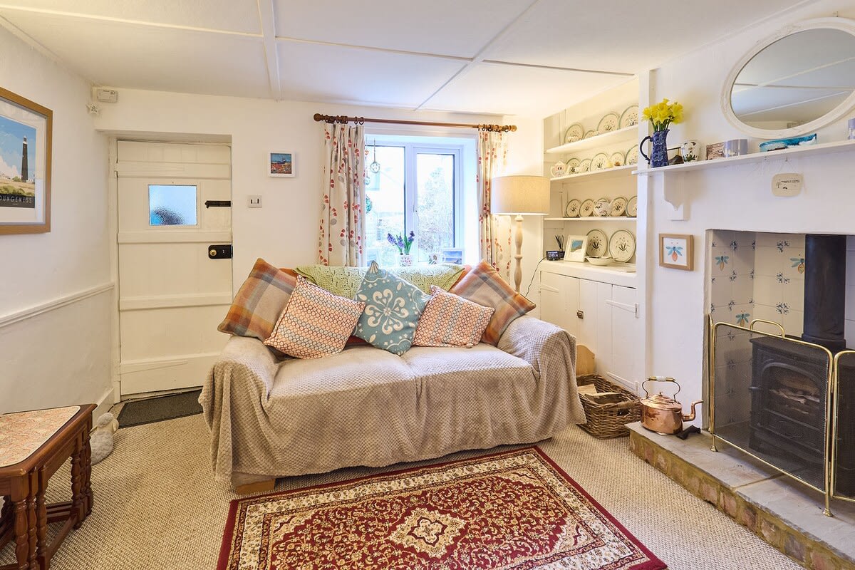 Claire's Cottage, Saltwood - Host & Stay