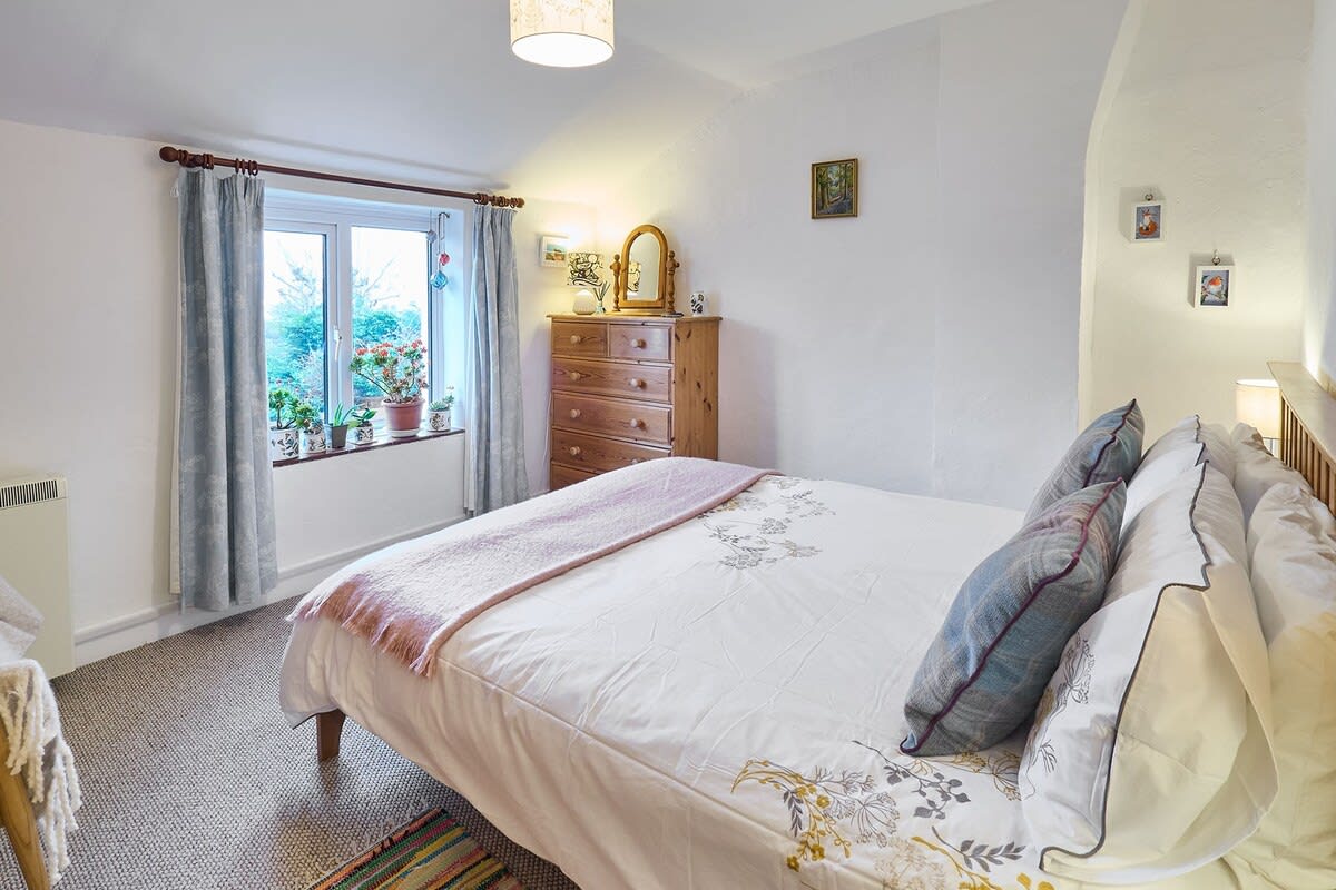 Claire's Cottage, Saltwood - Host & Stay