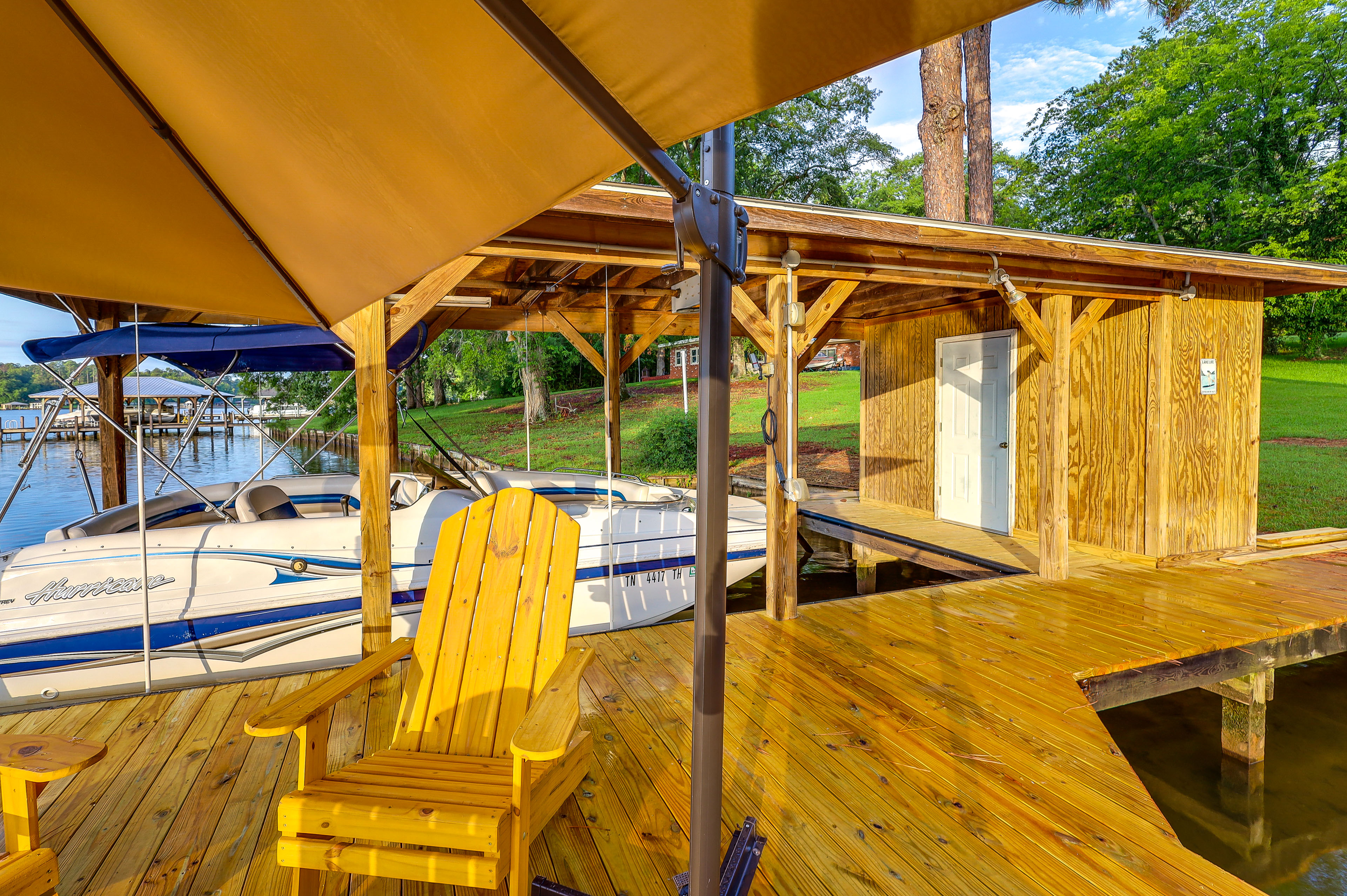 Beautiful Lake Sinclair Retreat w/ Dock & Deck!