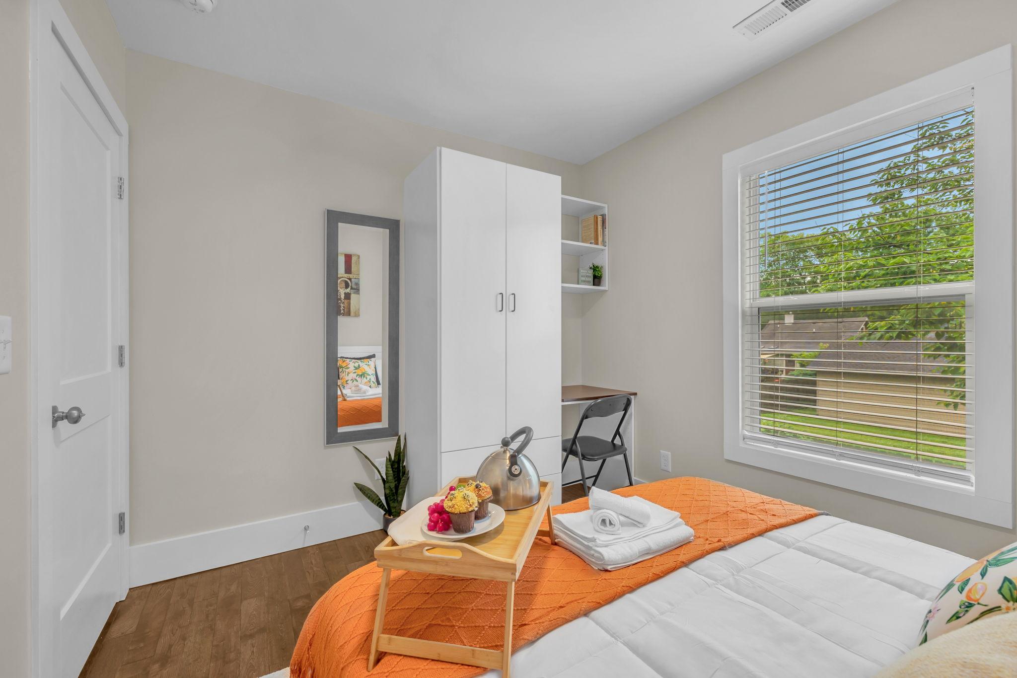 Citrus -2 bedrooms-Germantown- Mins to Broadway