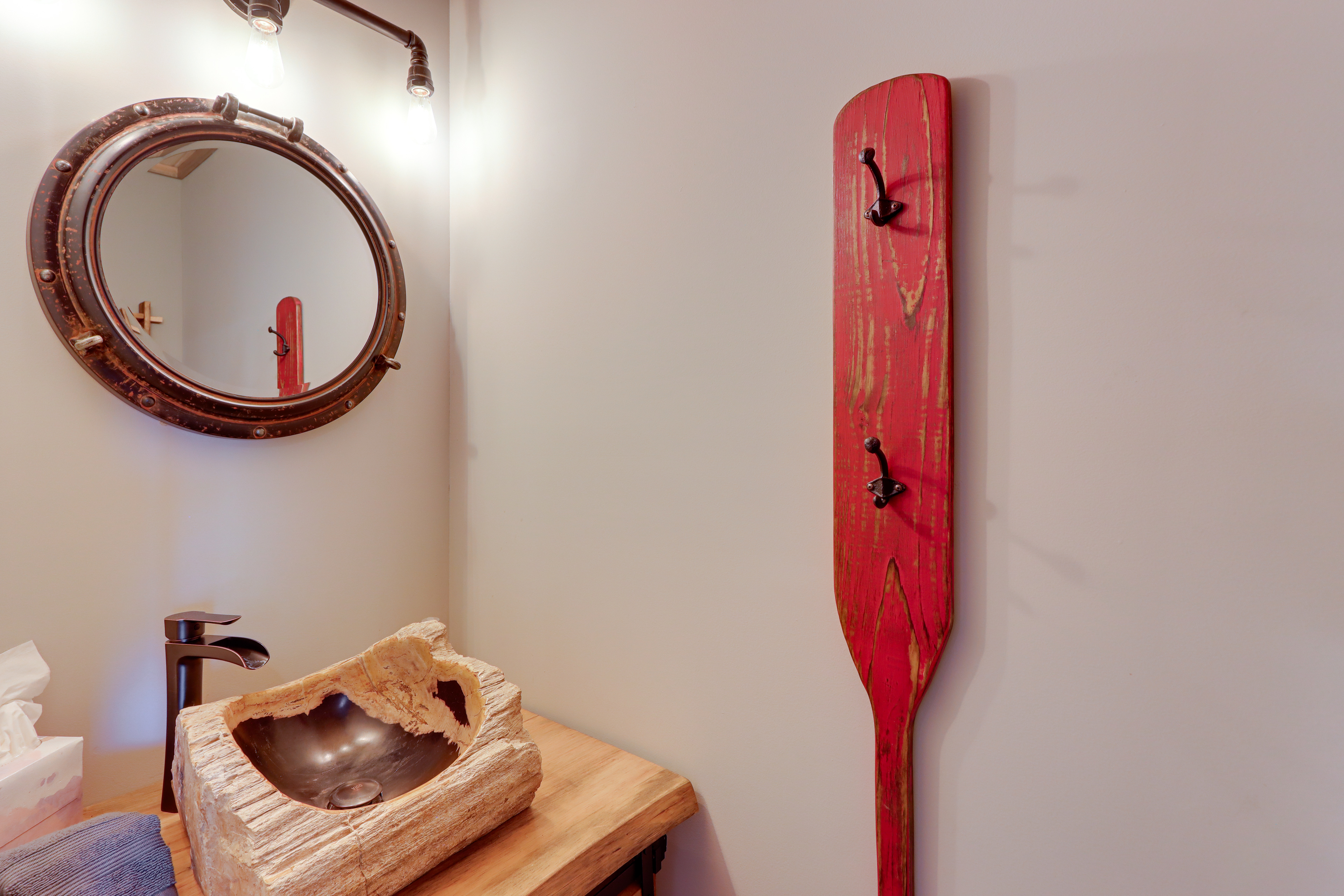 Lakefront Townhome w/ Dock: 6 Mi to Blue Ridge!