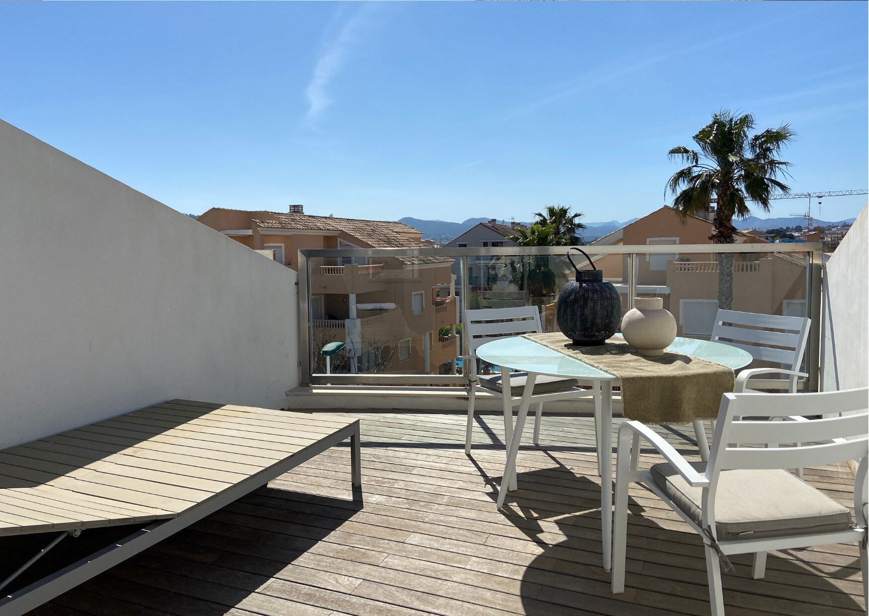 Seafront apartment with terrace and views in Jávea.