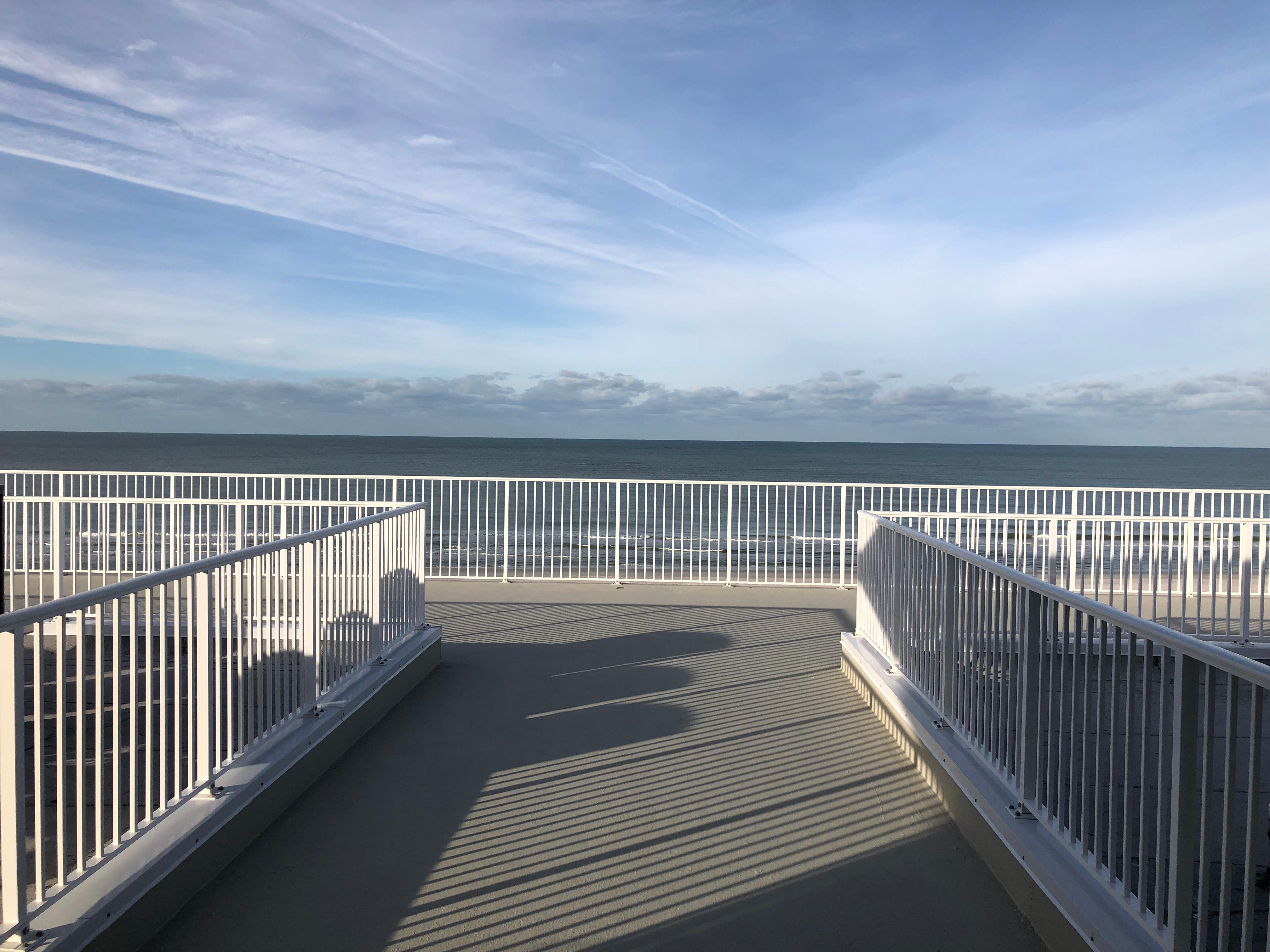 2BR Bayview Condo with Balcony & Pool 2BR Bayview Condo with Balcony & Pool