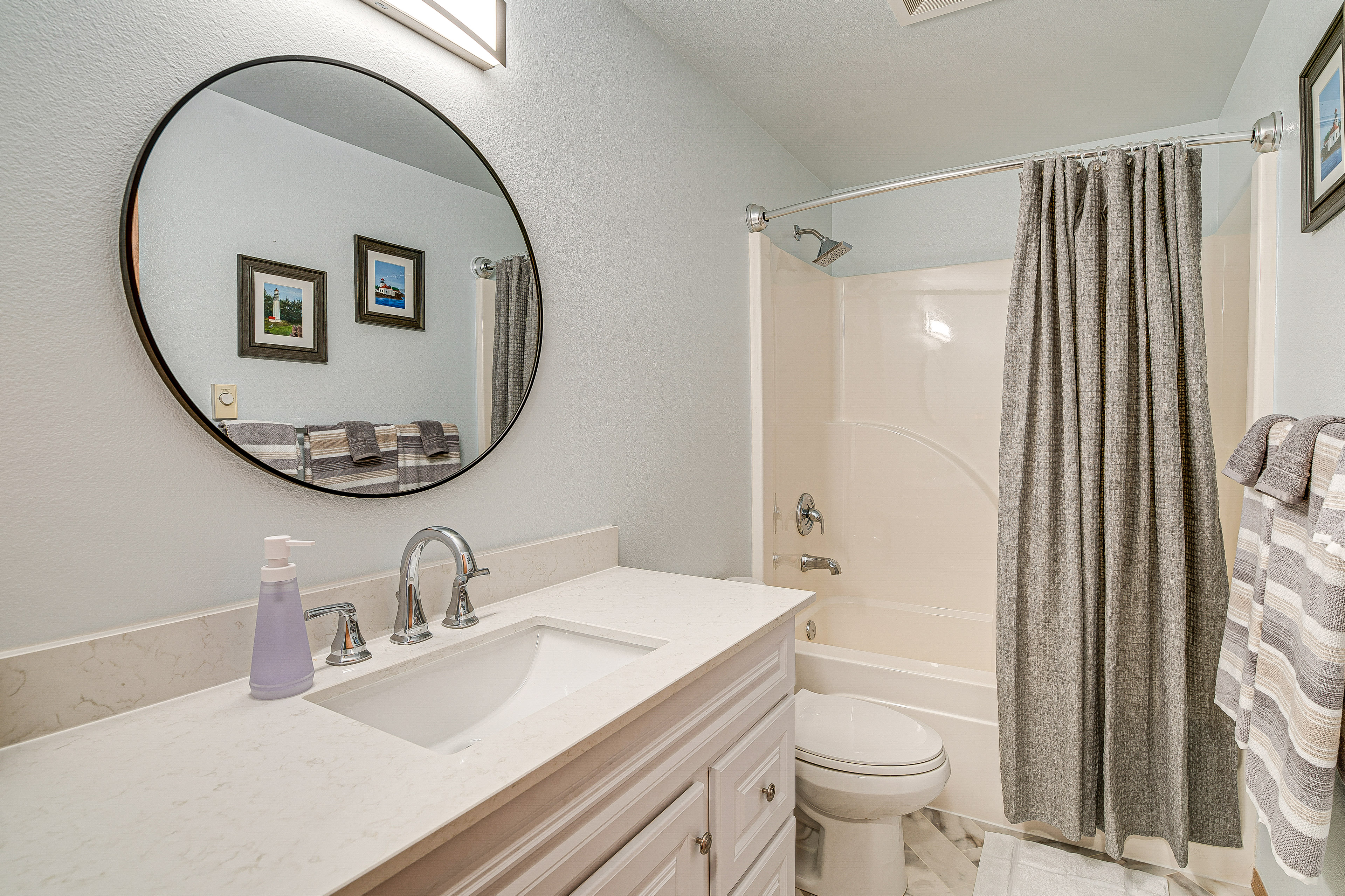 'The Crab Shack' Westport Home Half-Mi to Beach!