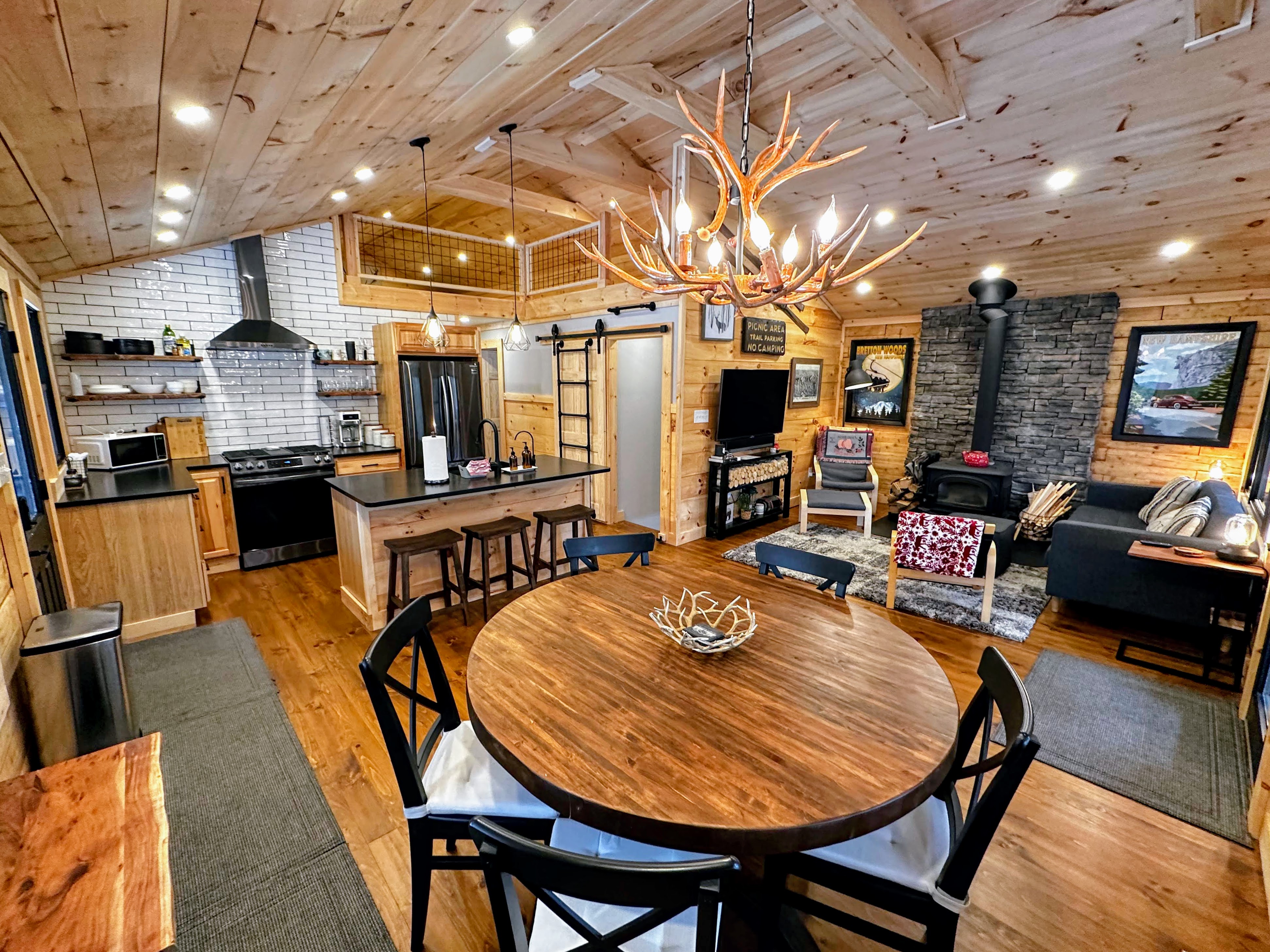 5R Cozy Log Chalet In Fantastic Location. Ski, Snowshoe, Fish, Explore ...