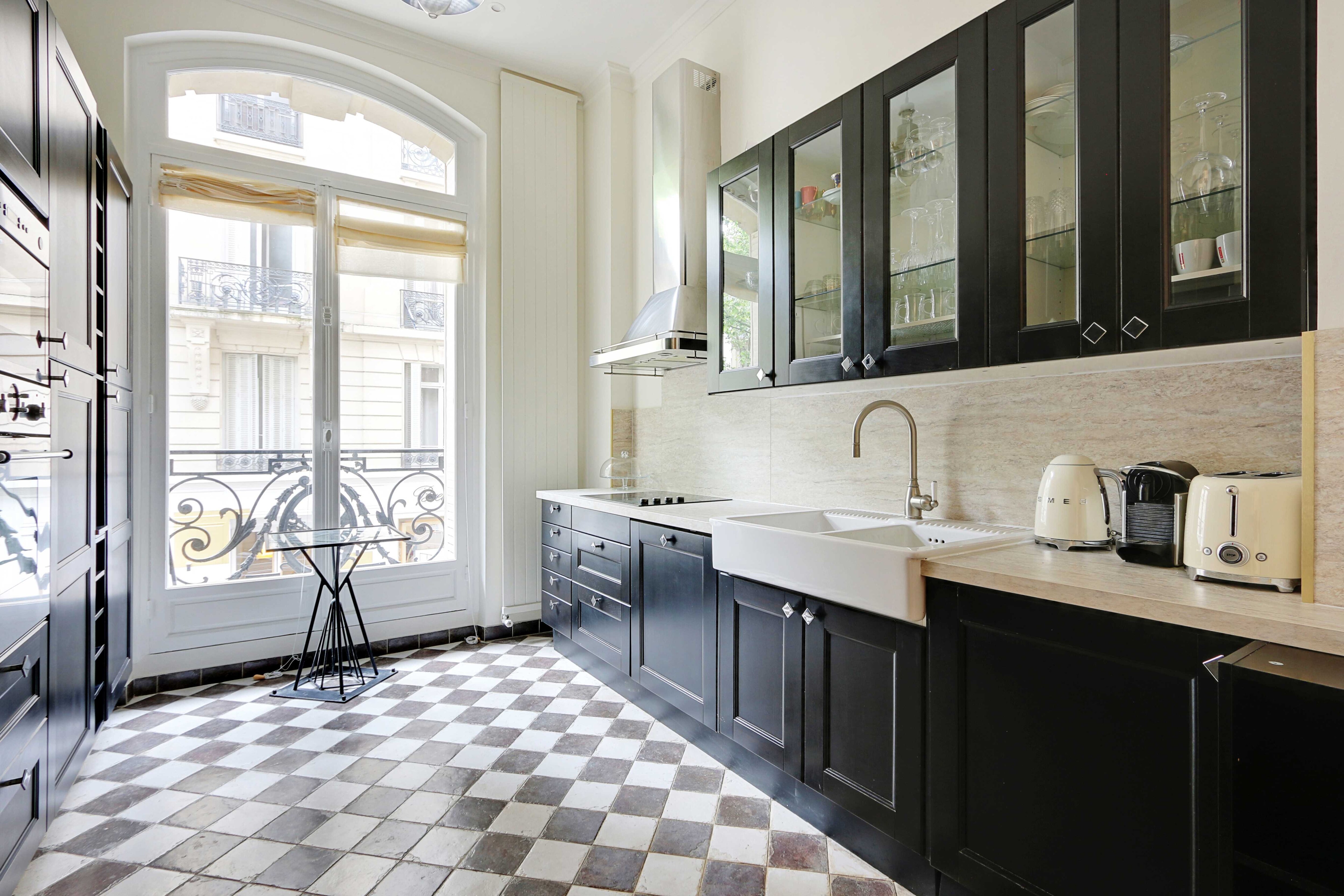 Property Image 2 - Elegant 120 m² Apt in Paris 16th 2BR/4P