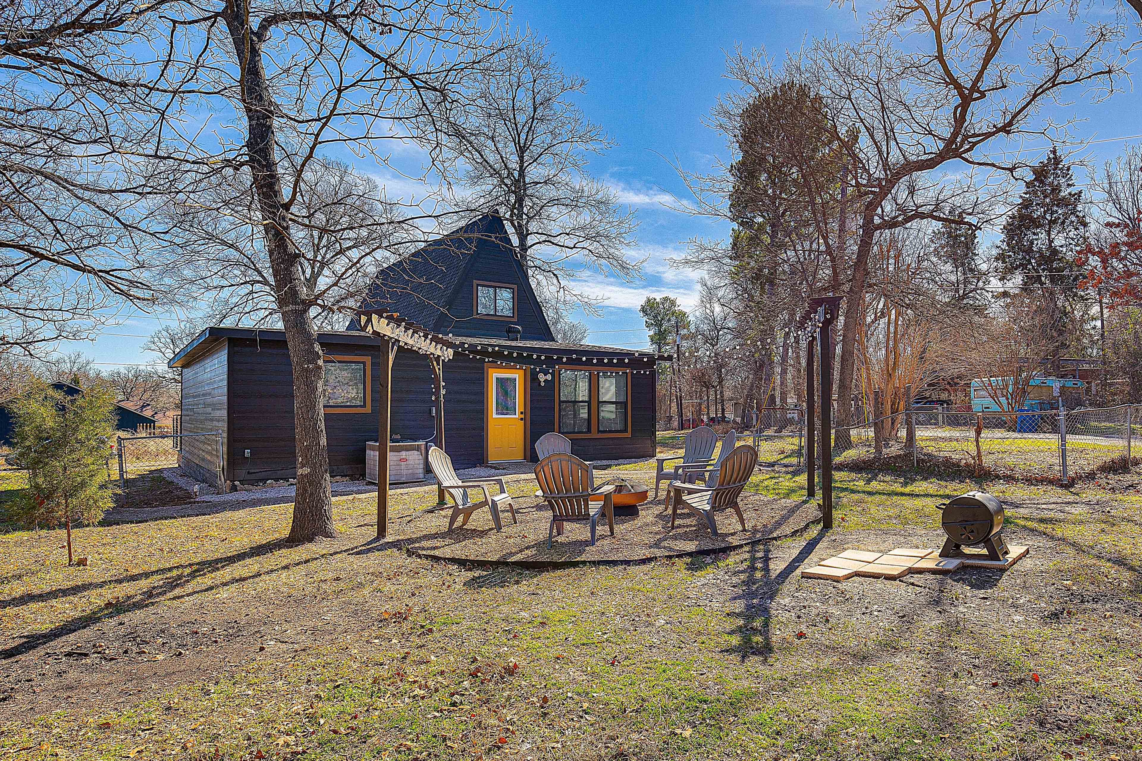 Cedar Creek Reservoir Cabin < 1 Mi to Boat Ramp!