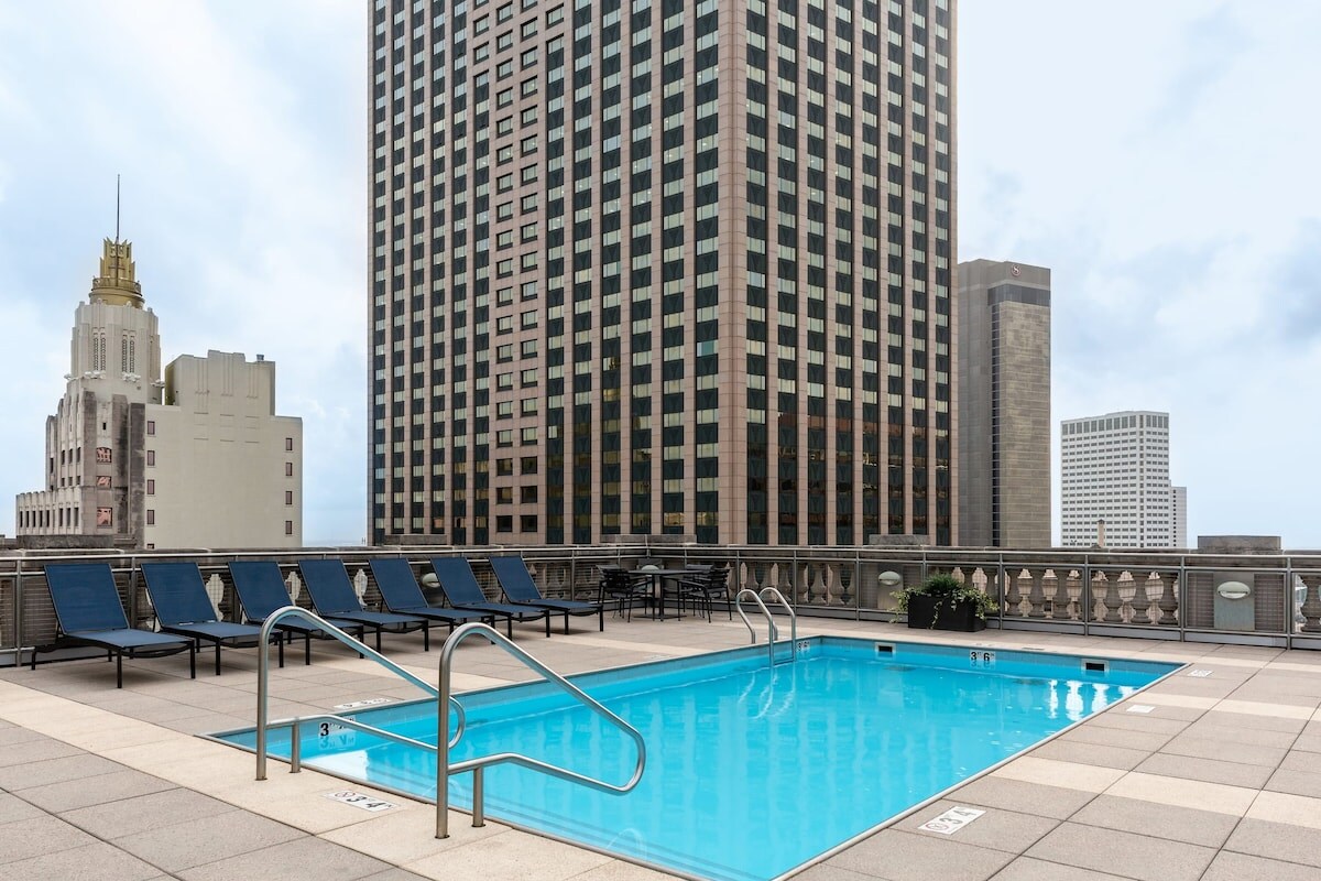 Property Image 2 - Hibernia Tower | Rooftop Pool | 1 Bedroom