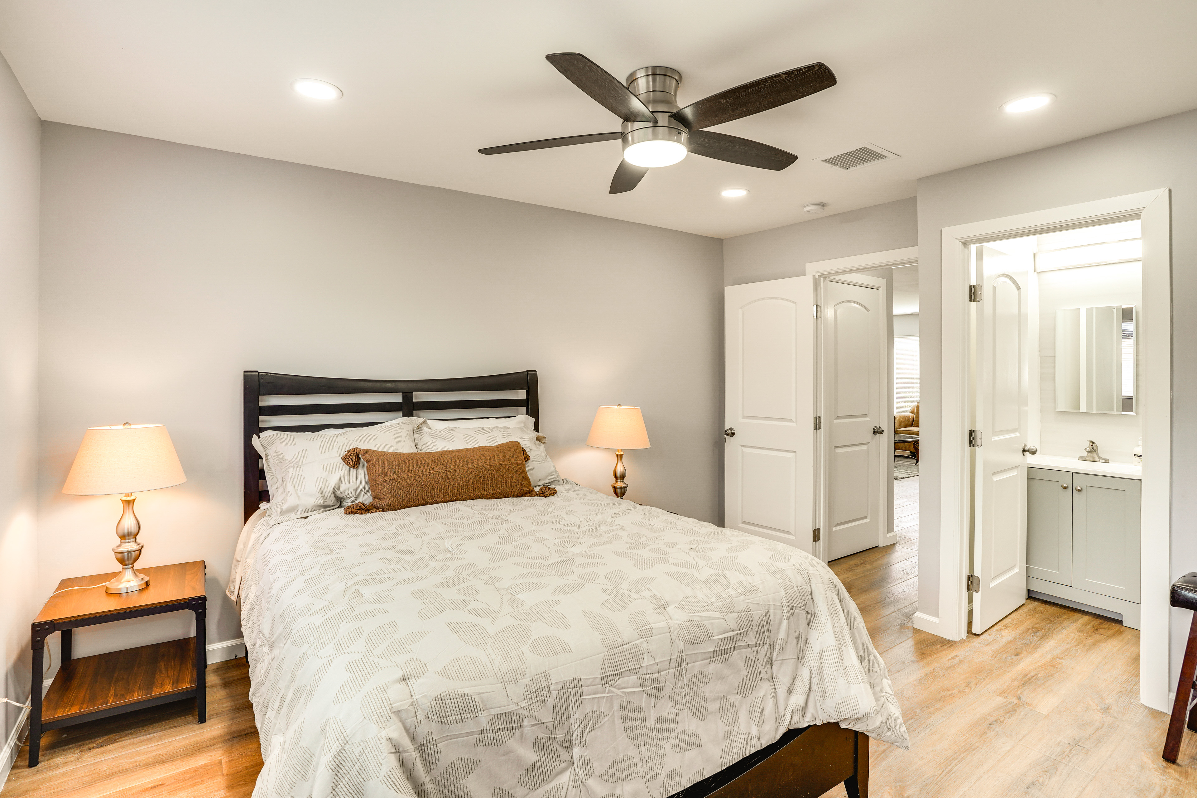 Rental w/ Pool Access ~ 8 Mi to Disneyland