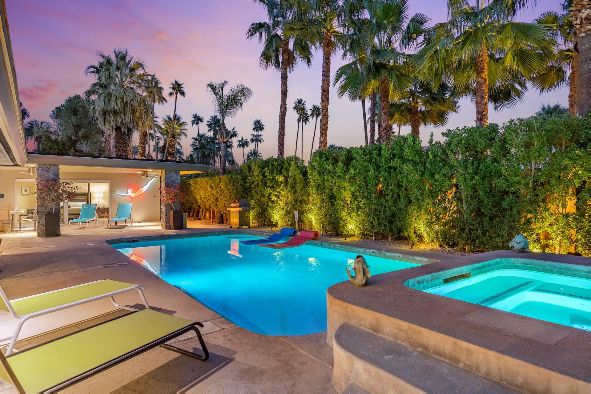 17 Palms
