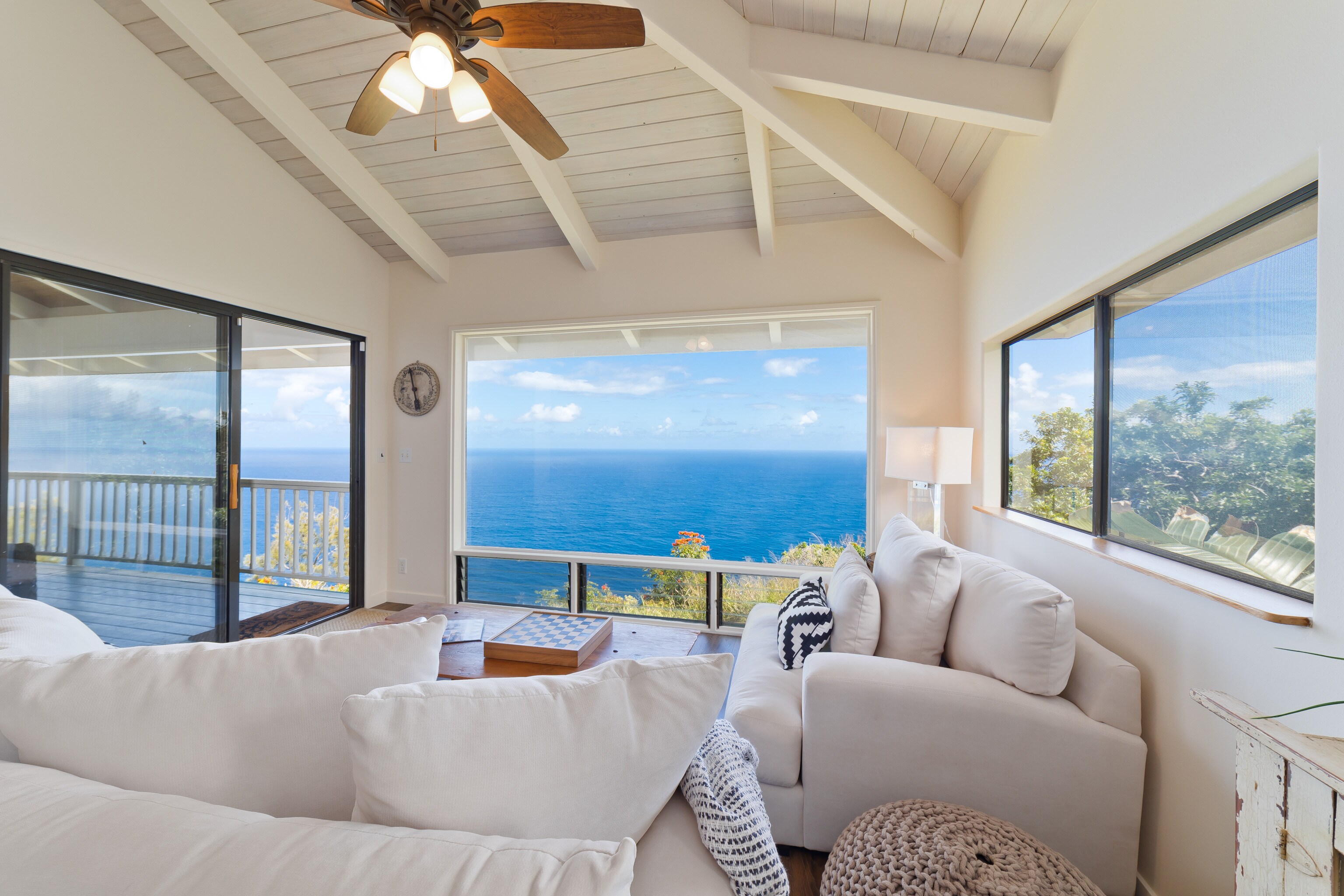 Cliffside Romance Getaway Waipio Valley - Home Rental in Honokaa