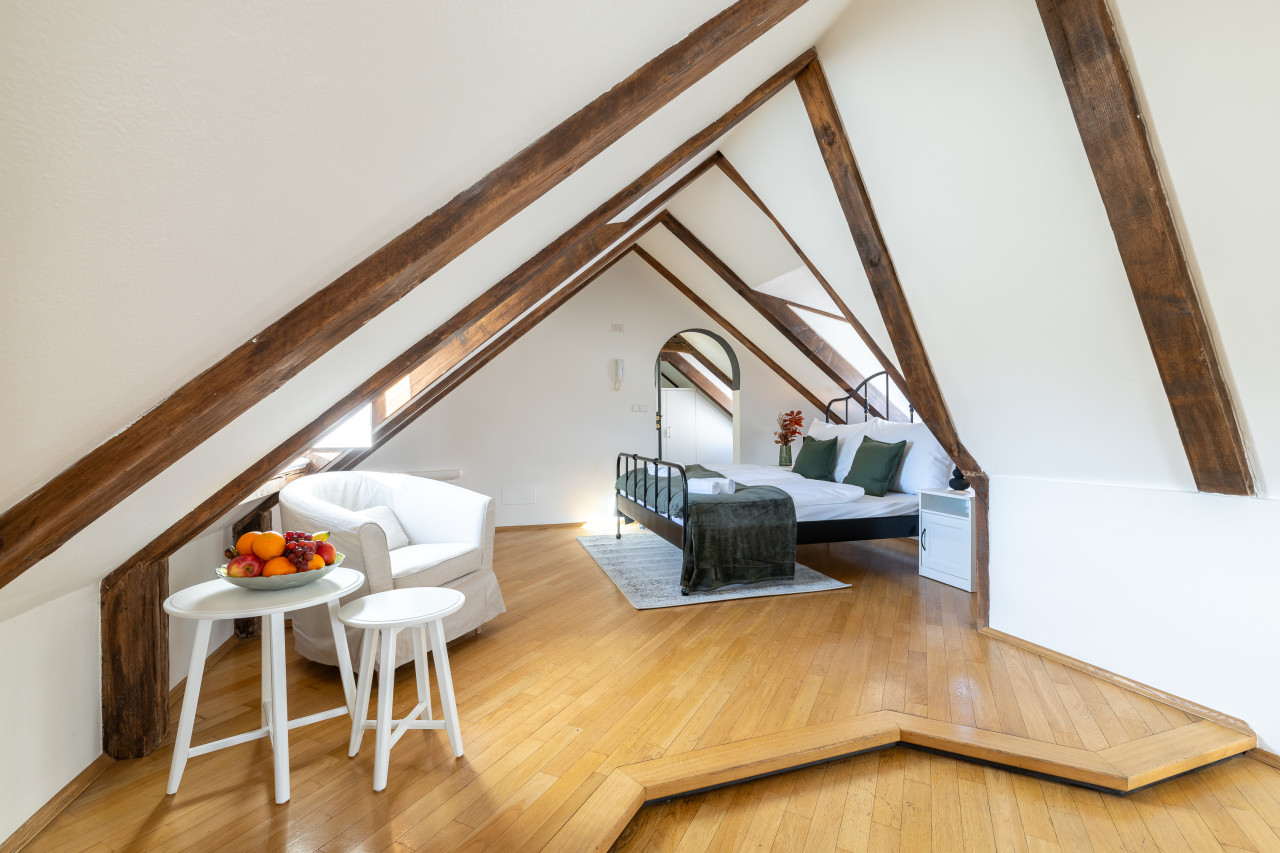 5-bedroom luxury retreat by Charles Bridge