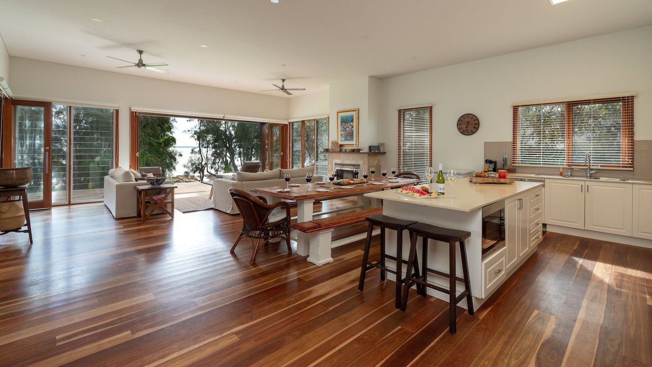 Property Image 2 - Tula - waterfront reserve