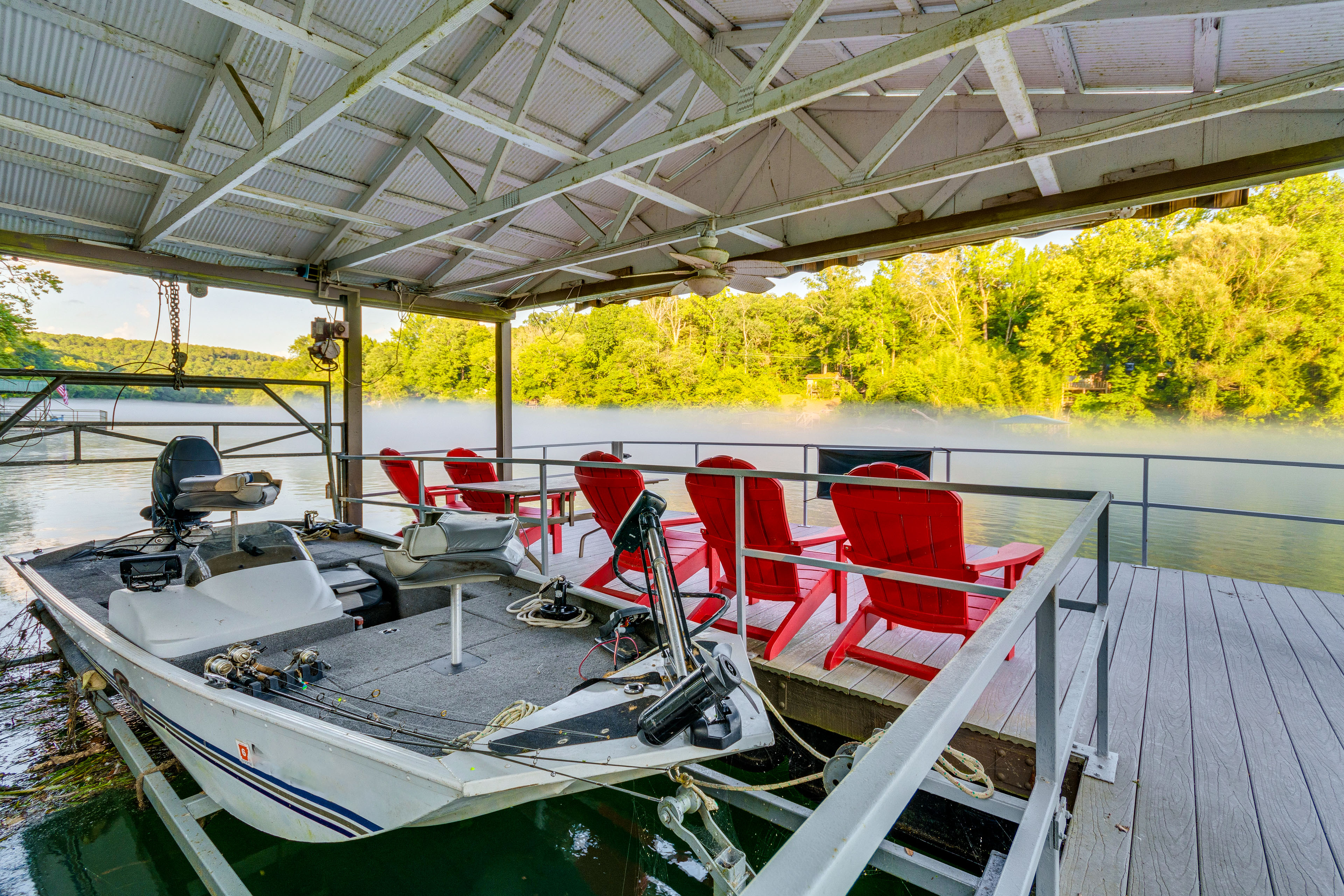 Family-Friendly Riverfront Manor on the Little Red