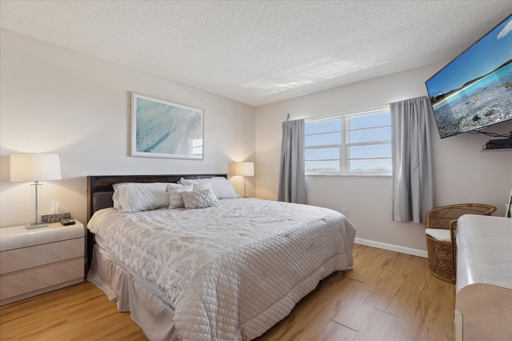 Master Bedroom w/King Bed