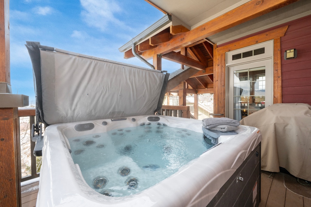 - Private hot tub with bubbling jets on the balcony retreat   - Unwind with sky views and fresh mountain air while soaking   - Perfect après-ski relaxation after a full day on the slopes