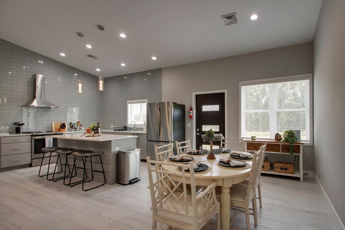 A view of the Kitchen and dining area!