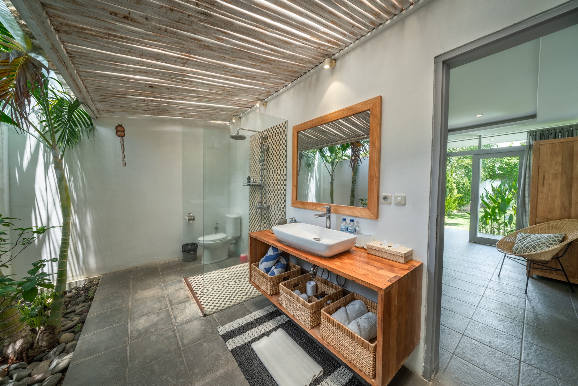 Villa Nahema - 4BR Villa in Seminyak Next to the Beach