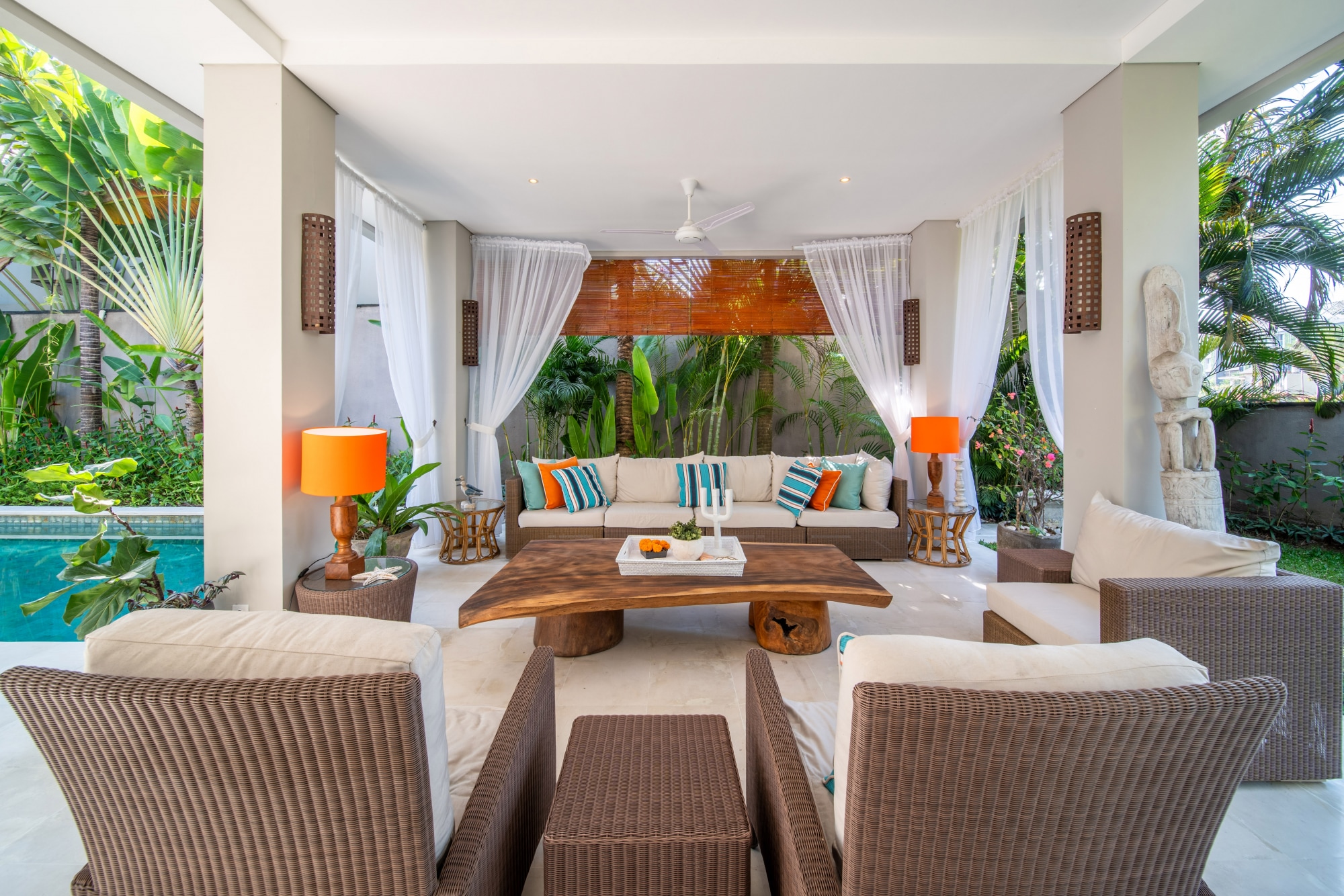 Sunsara 2 -Spacious 4-Bedroom Haven next to Berawa Beach