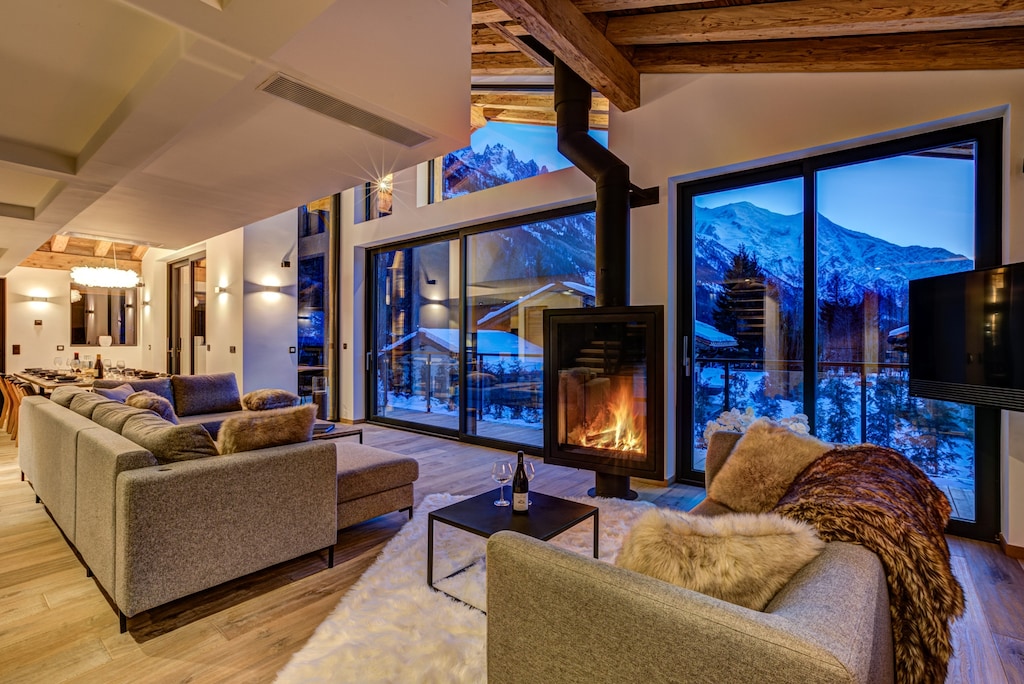 Log burner and open mountain views 