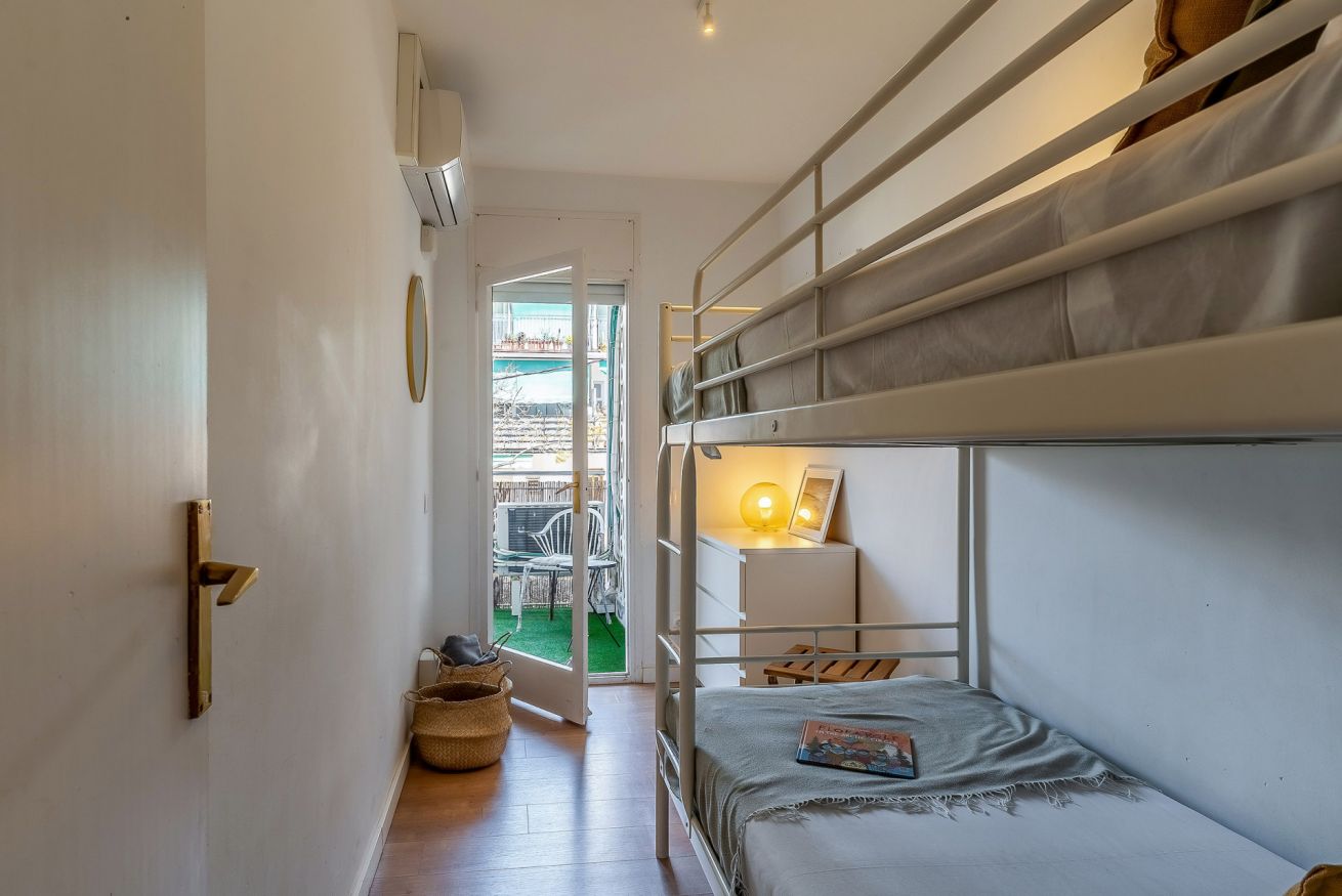 Wonderful beachfront apartment/beach view balcony