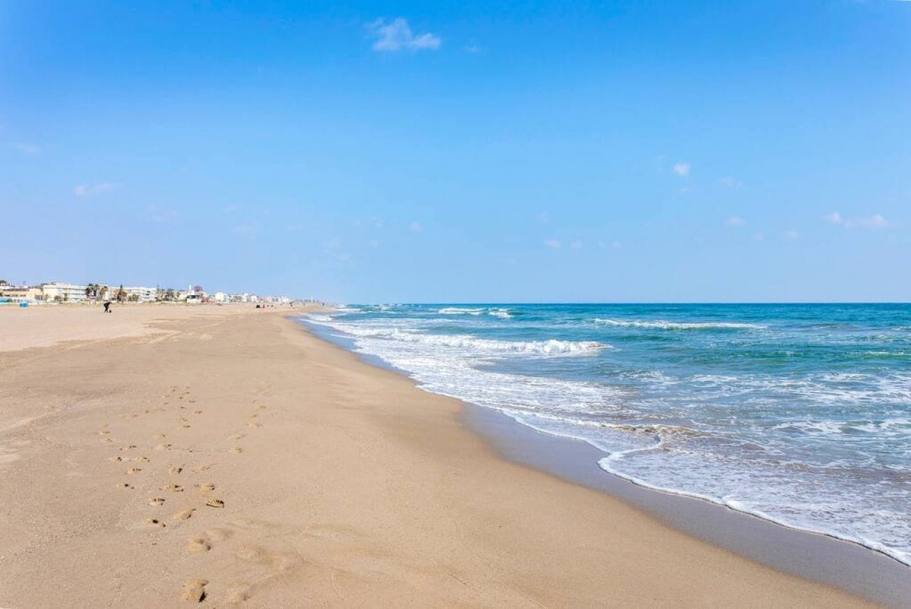 Property Image 2 - Wonderful beachfront apartment/beach view balcony