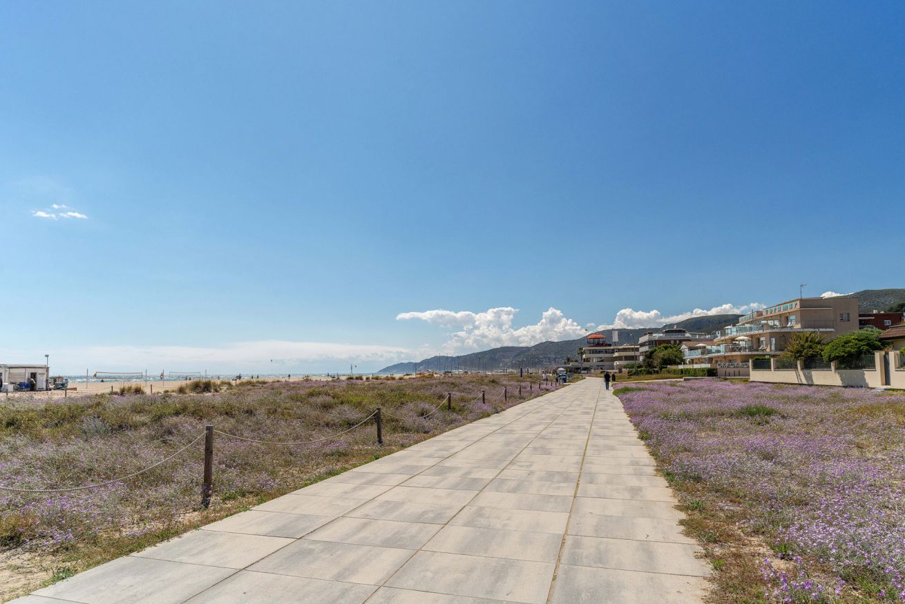 Unique Sea views & Beachfront Apartment
