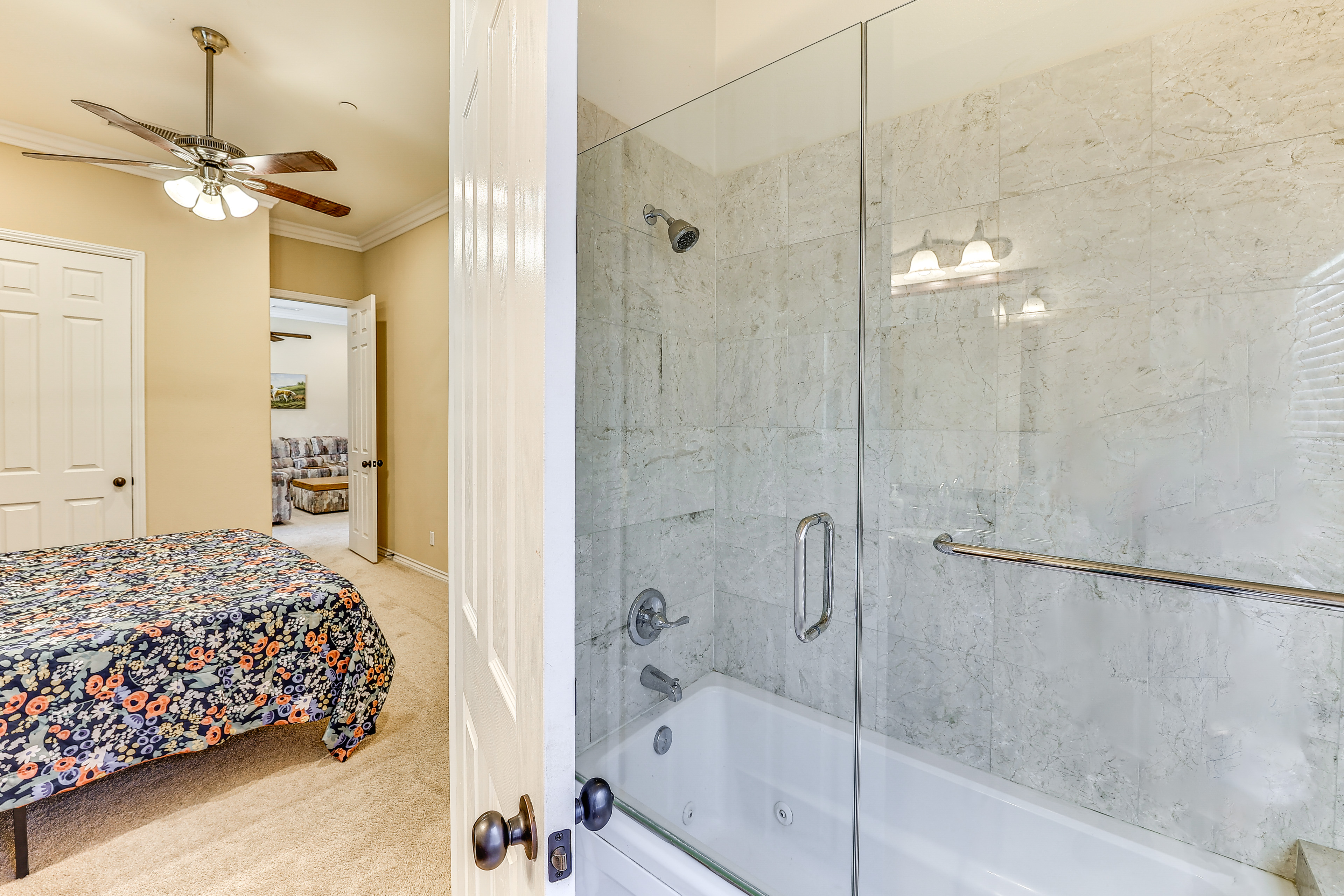 10 Mi to Dtwn: Riverside Triplex w/ Pool