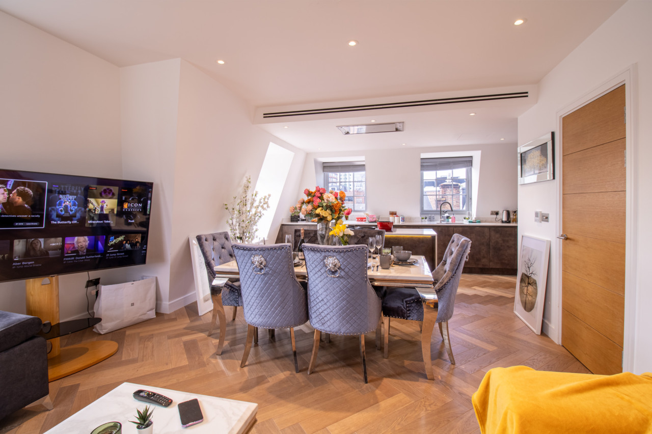 Property Image 1 - Opulent 3-Bedroom Penthouse Elegance in Marble Arch -70