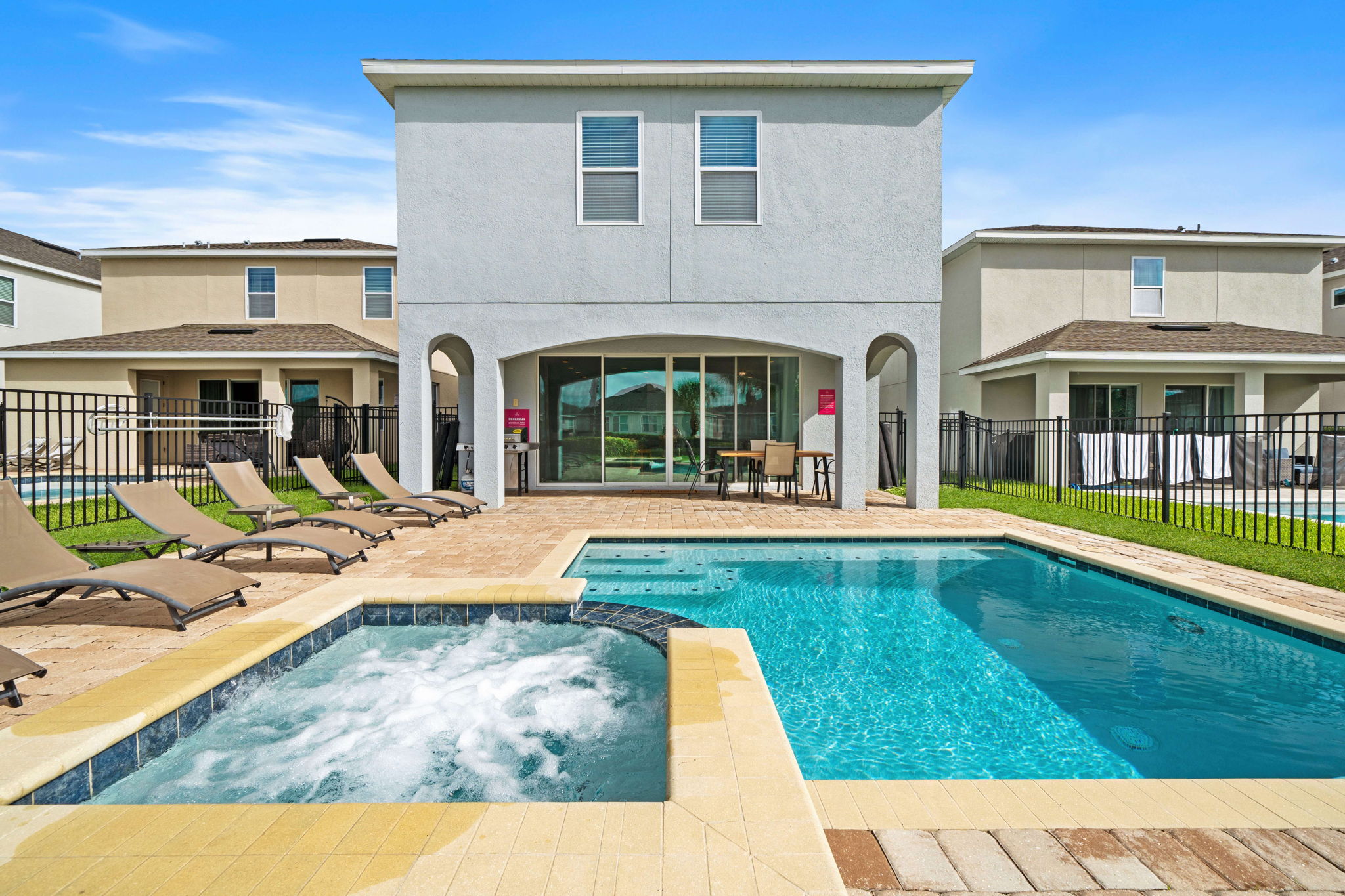 Enjoy a tranquil retreat in private poolside of the home in Kissimmee Florida - Escape the crowds and enjoy a tranquil swim in the serenity of your own private pool sanctuary - A tranquil retreat where you can indulge in relaxation and recreation