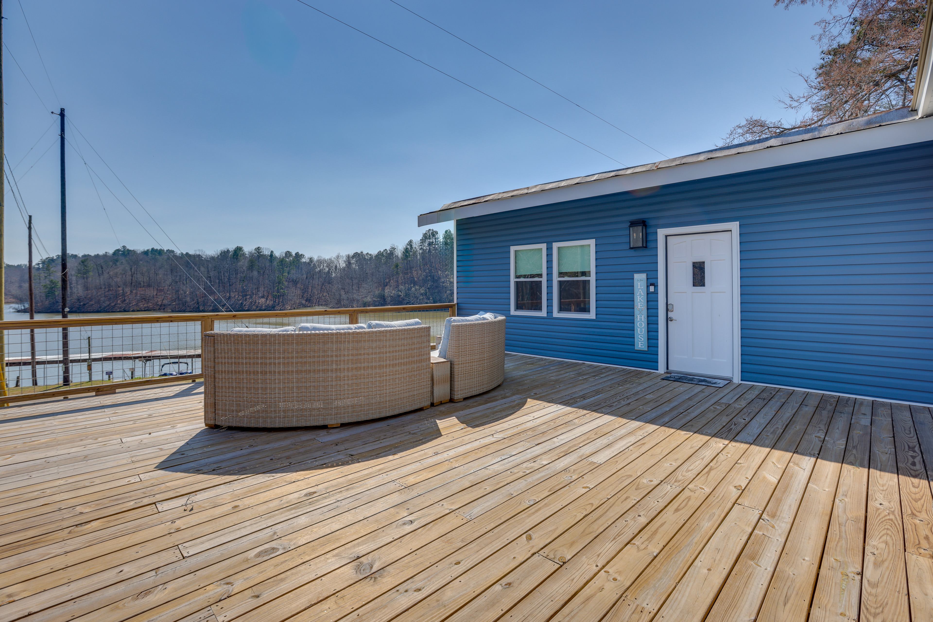 Bright Shelby Cottage w/ Deck & Creek Views!