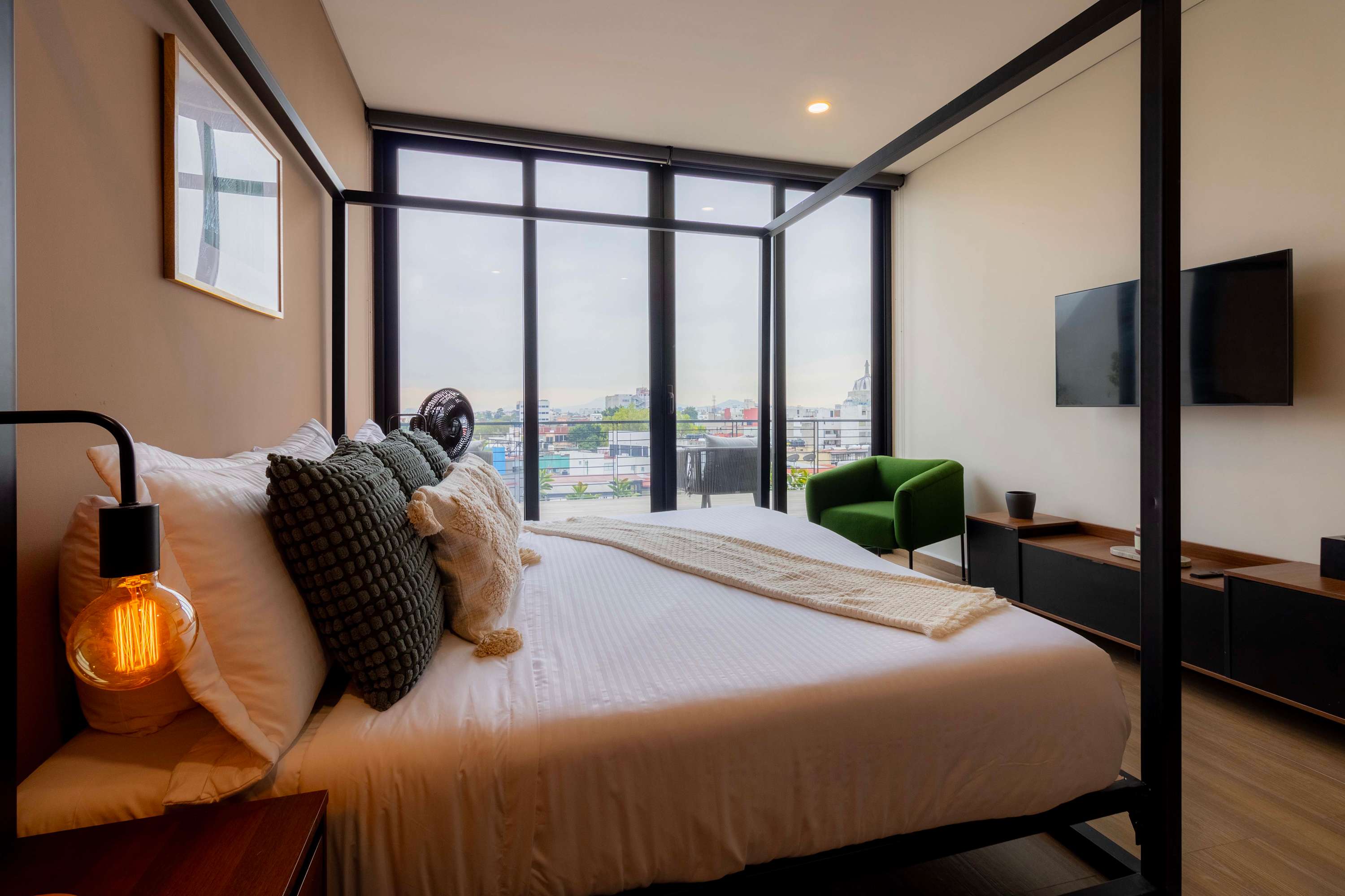 Capitalia - NEW Amazing PH @ WTC