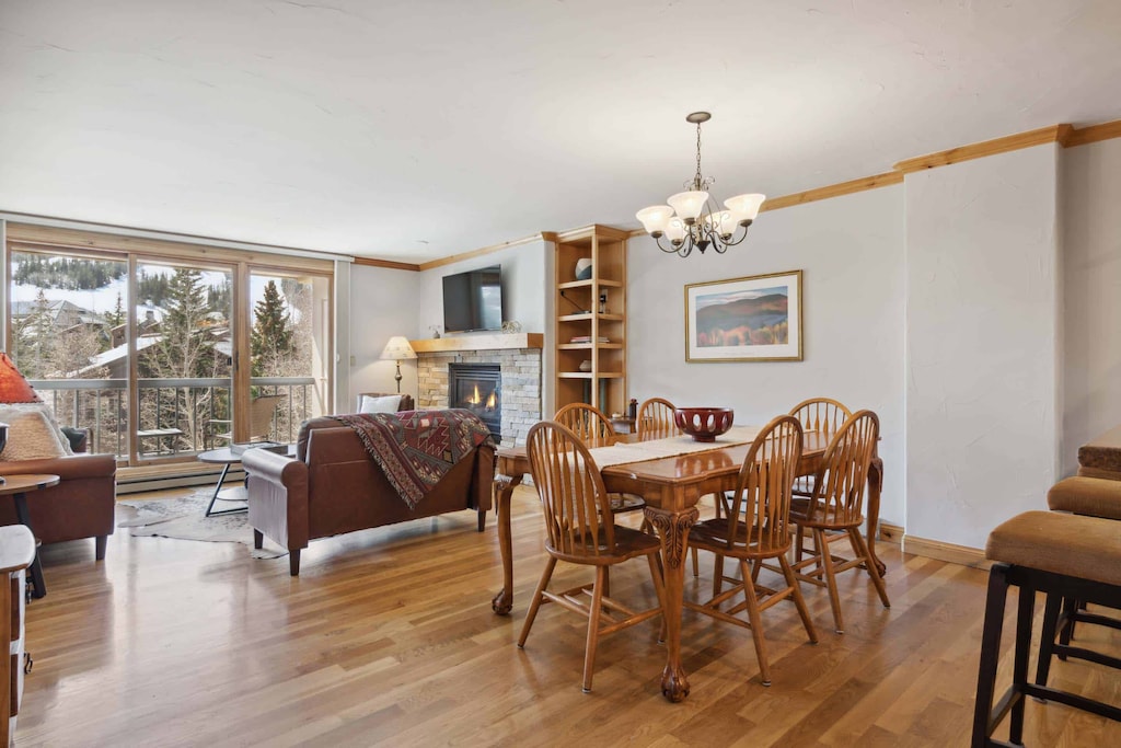 bordersll-406a-2873_54462592983_o