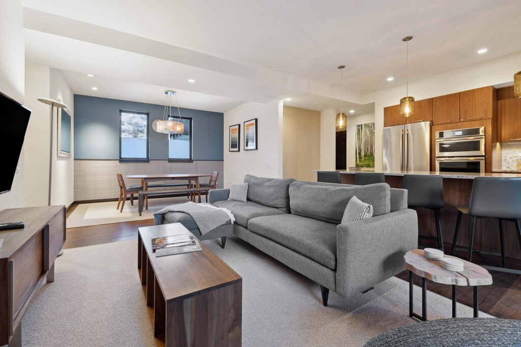 thelion-e307-9007_54302579998_o