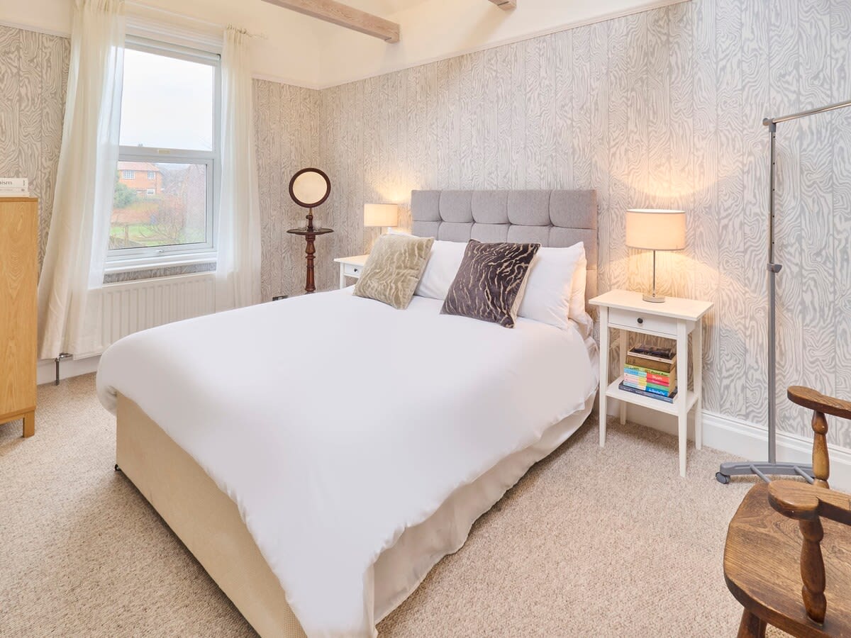 Roper Villa, Canterbury - Host & Stay