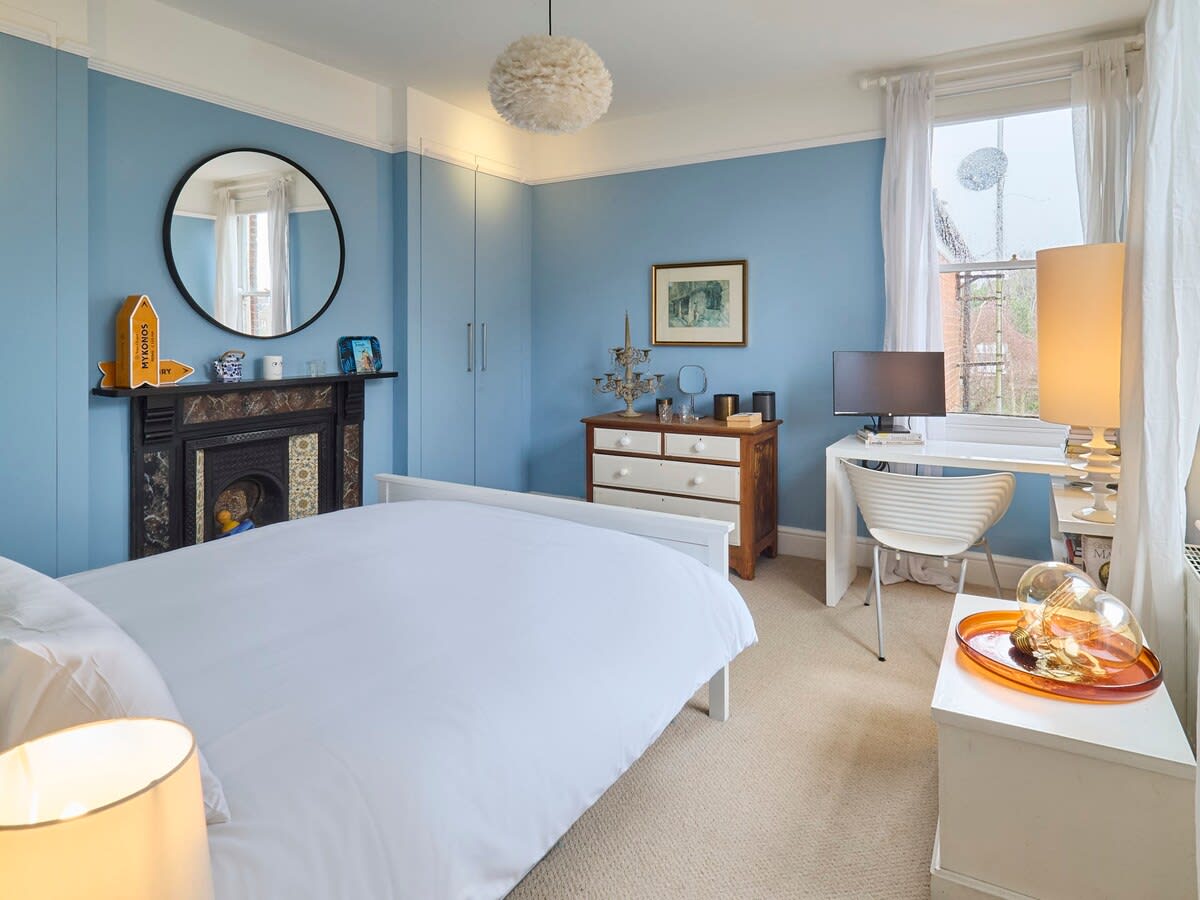 Roper Villa, Canterbury - Host & Stay