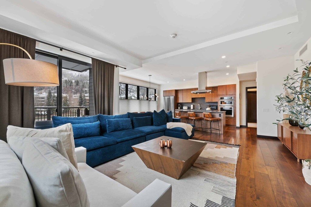 the-lion-w404-5731_52035141971_o