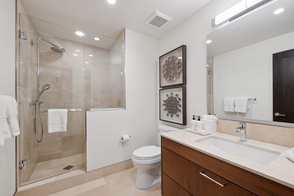 lion605w-3383_54461505472_o