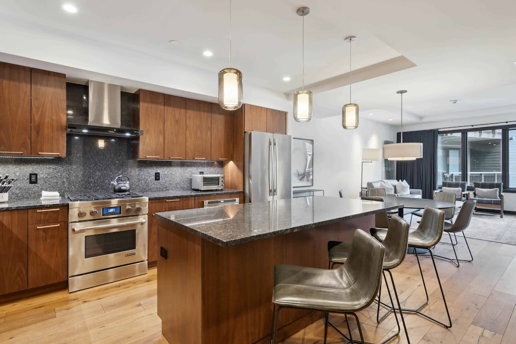 lion-w401-0972_53694692181_o